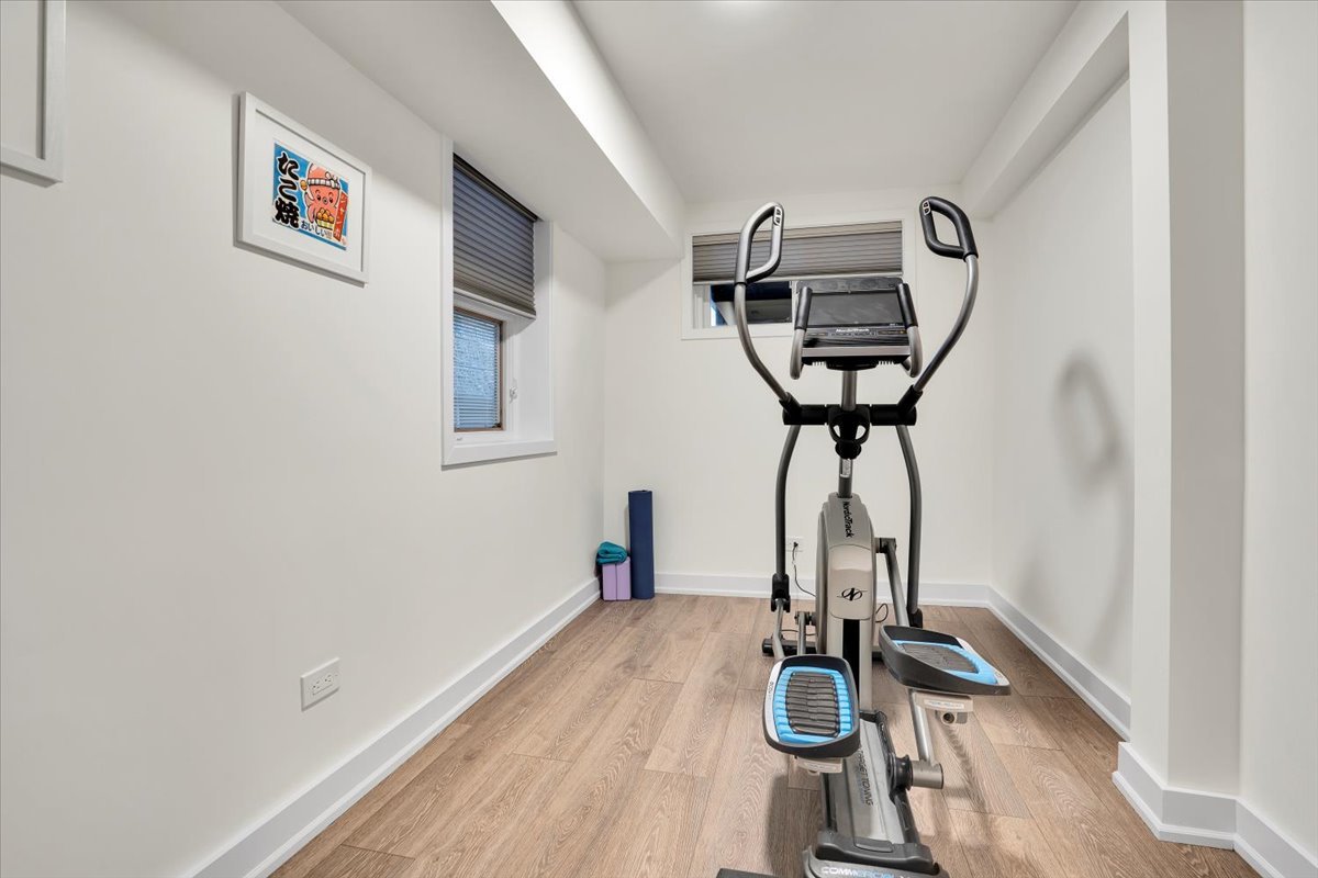 3033 N Seminary Avenue