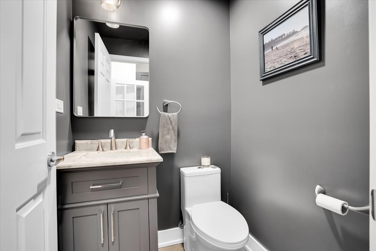 3033 N Seminary Avenue