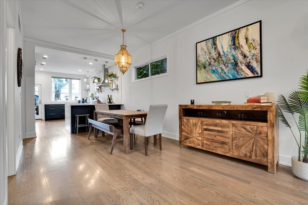 3033 N Seminary Avenue