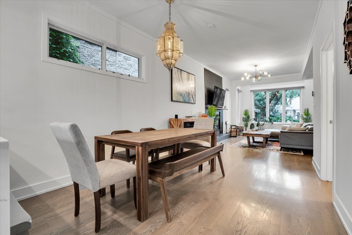 3033 N Seminary Avenue