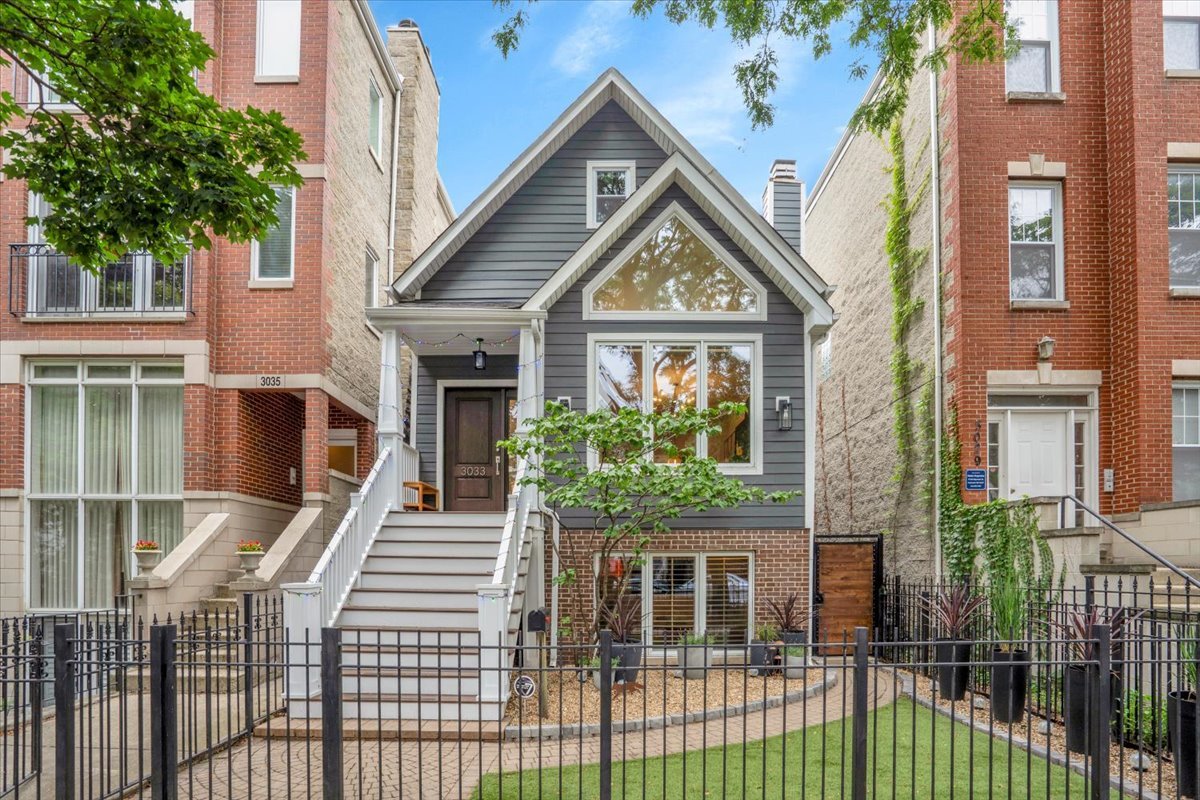 3033 N Seminary Avenue