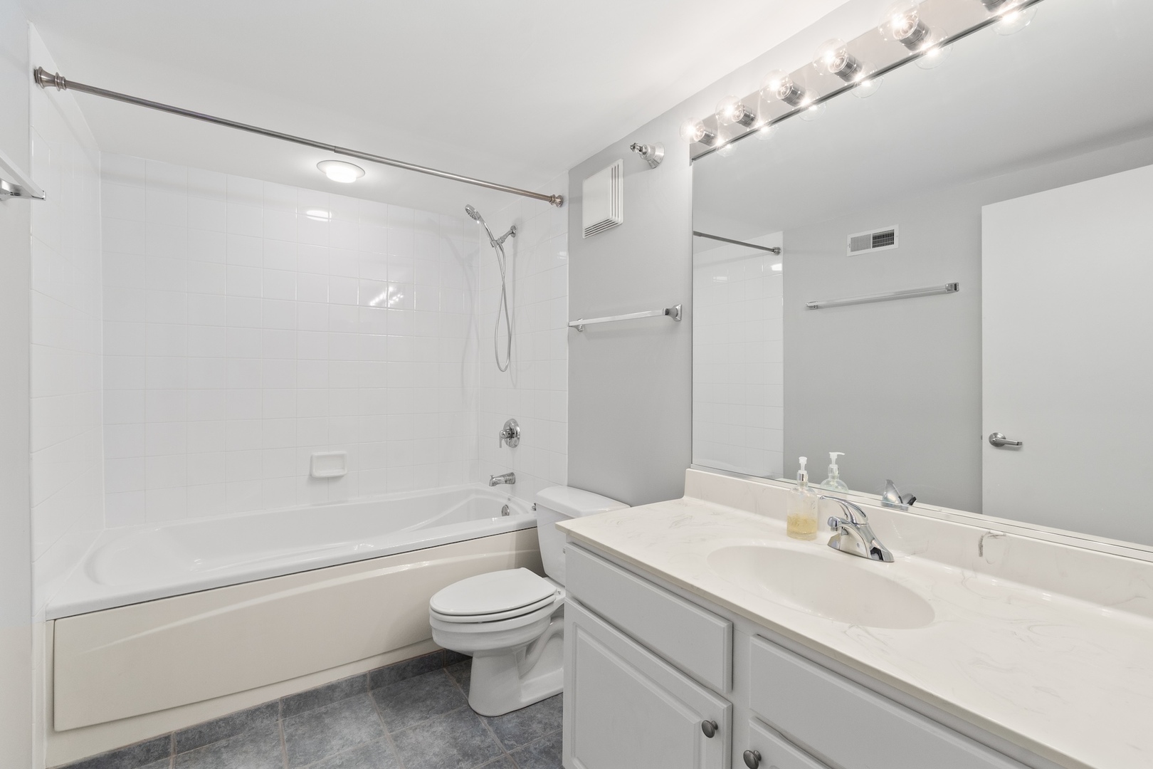 625 W Jackson Boulevard Unit: 602