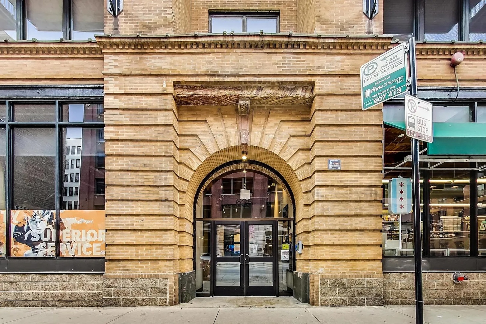 625 W Jackson Boulevard Unit: 602