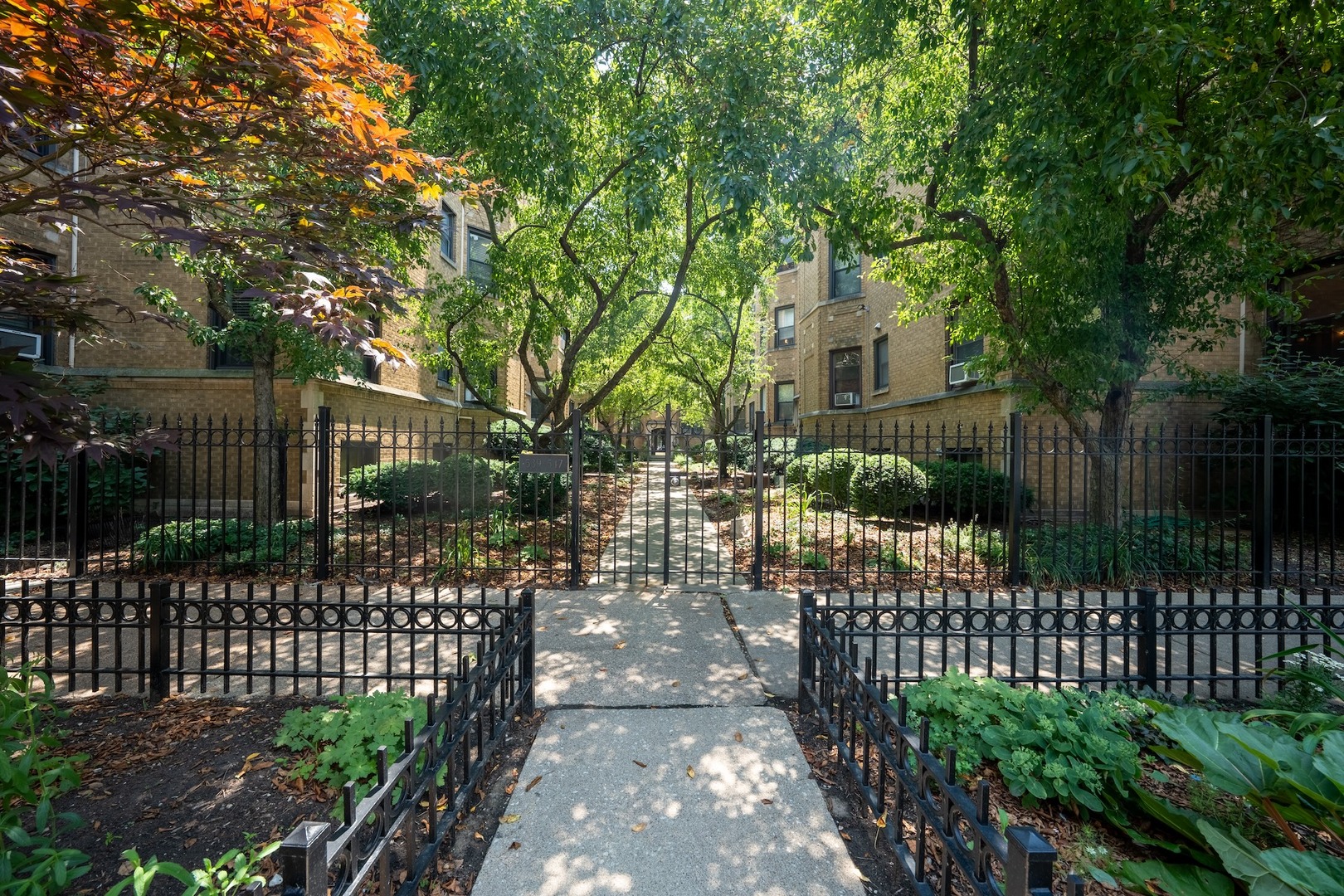 547 W Brompton Avenue Unit: 1N