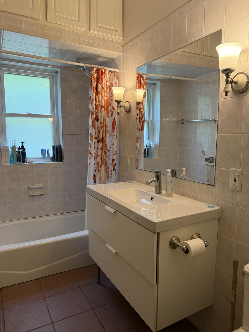 547 W Brompton Avenue Unit: 1N