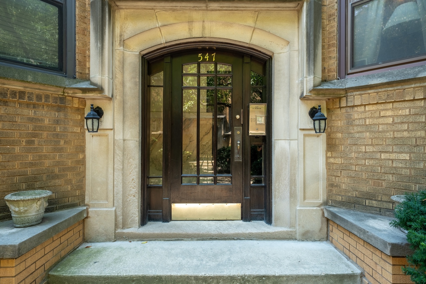 547 W Brompton Avenue Unit: 1N