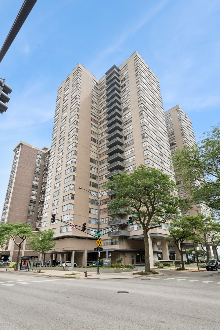 6301 N Sheridan Road Unit: 11G