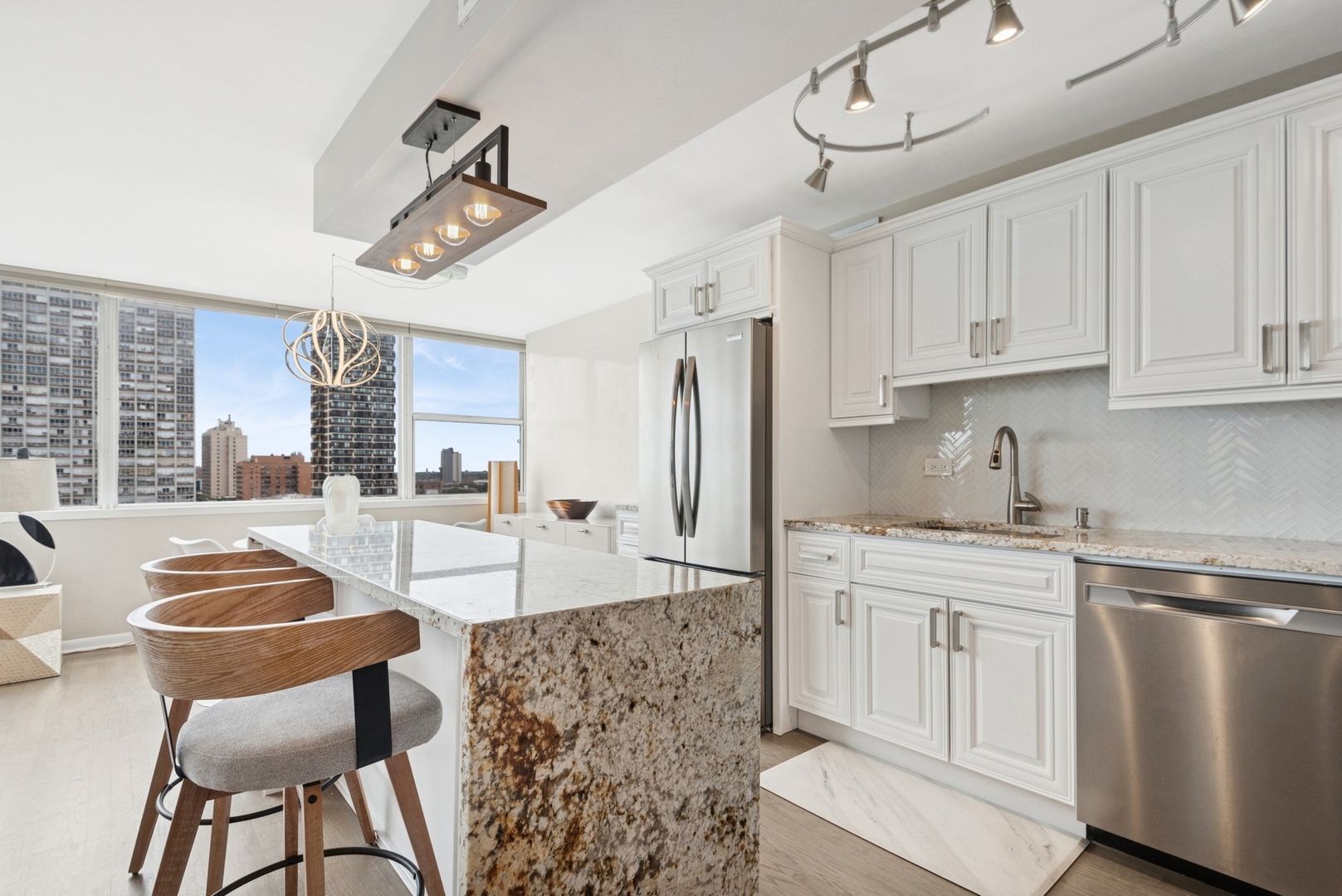 6301 N Sheridan Road Unit: 11G