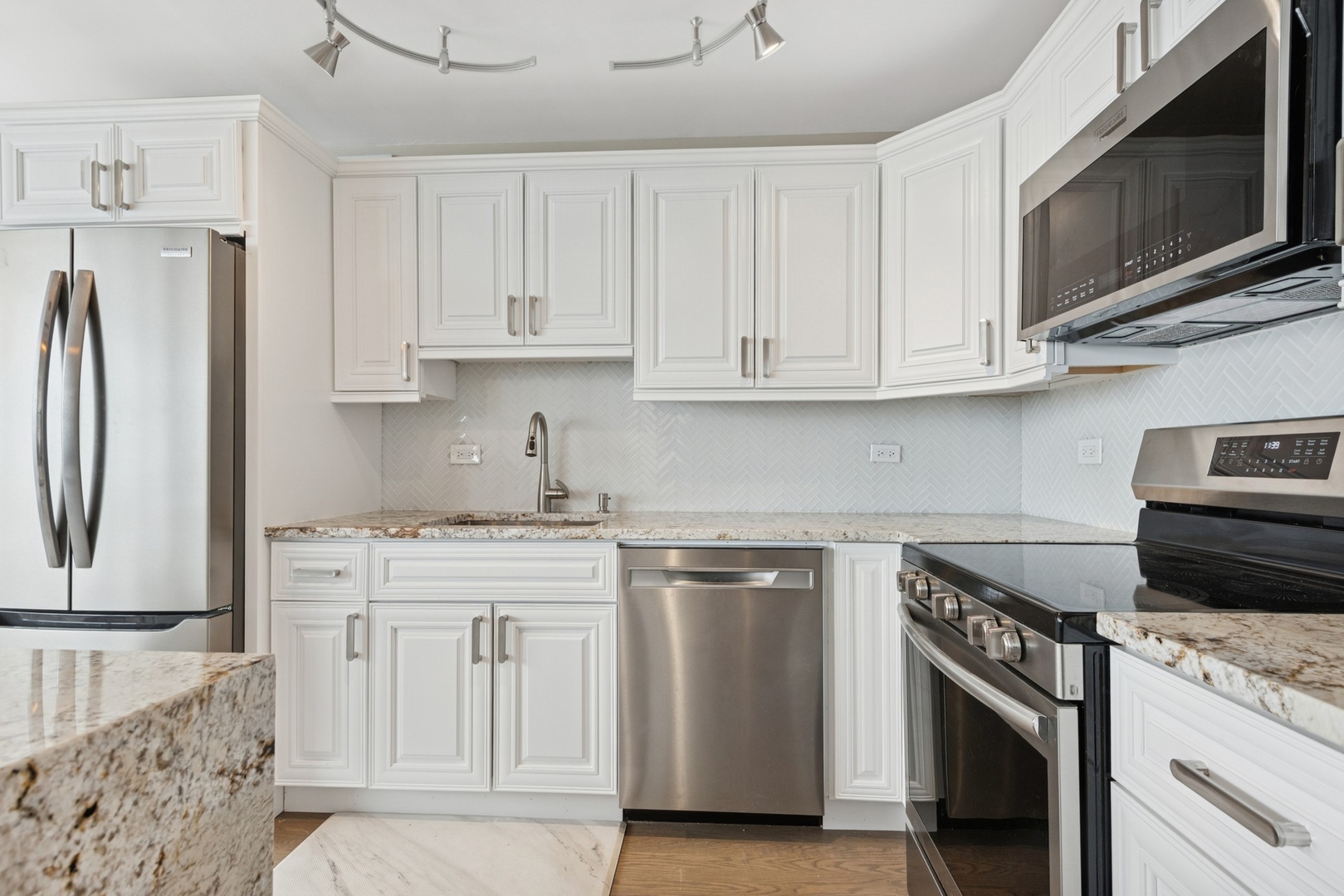 6301 N Sheridan Road Unit: 11G