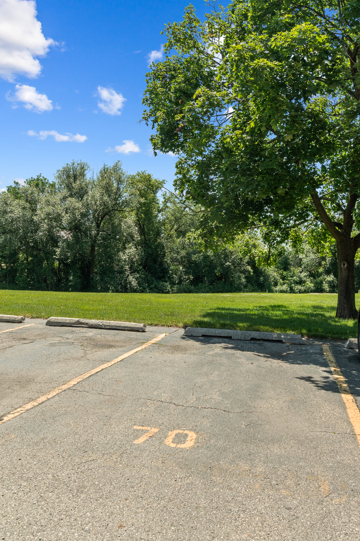 808 N RIVER Road Unit: 2A