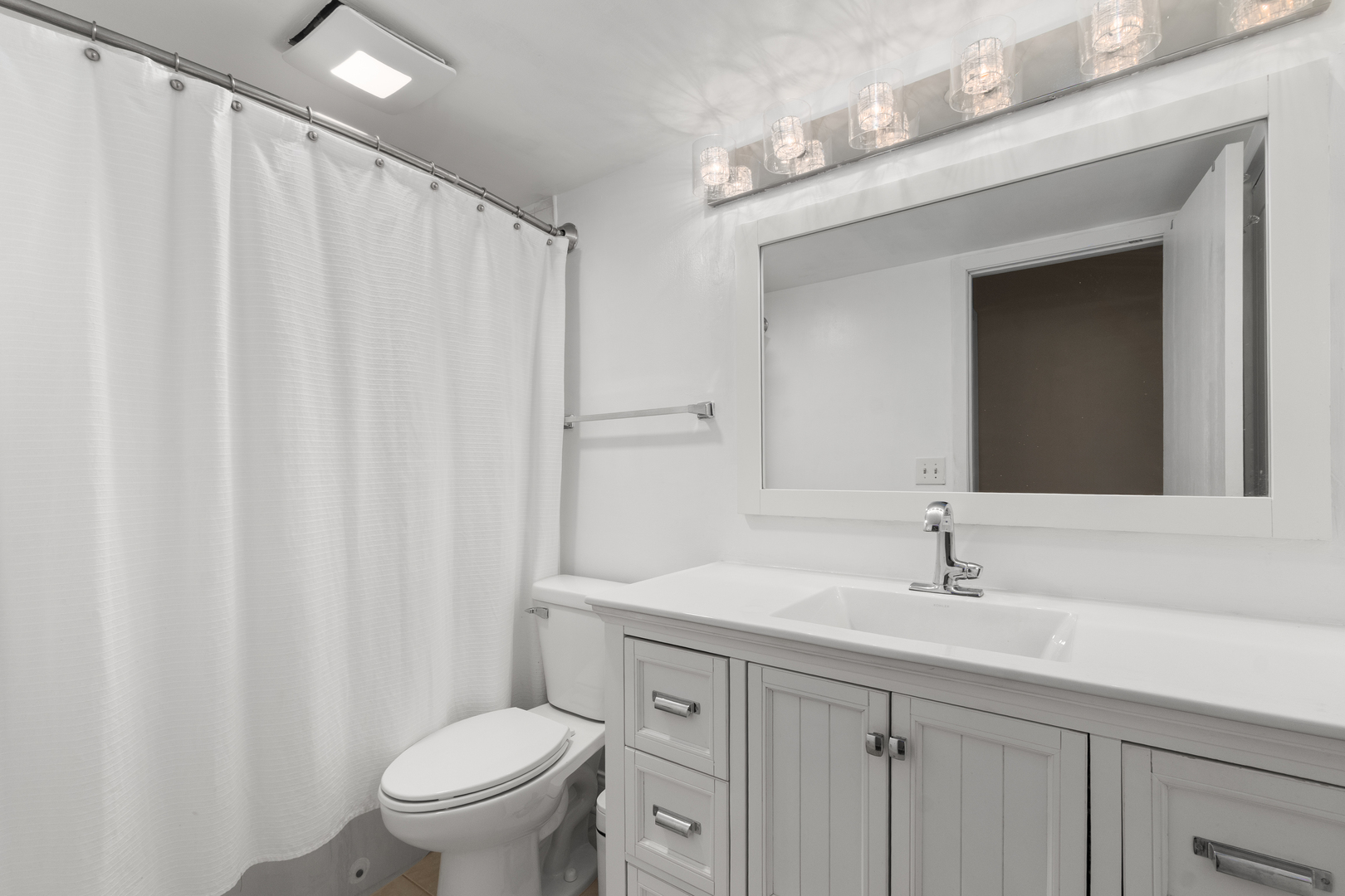 808 N RIVER Road Unit: 2A