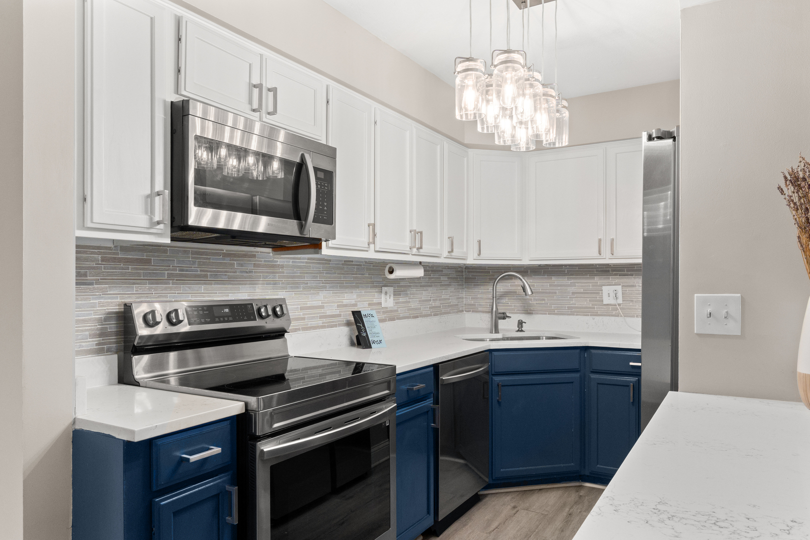 808 N RIVER Road Unit: 2A