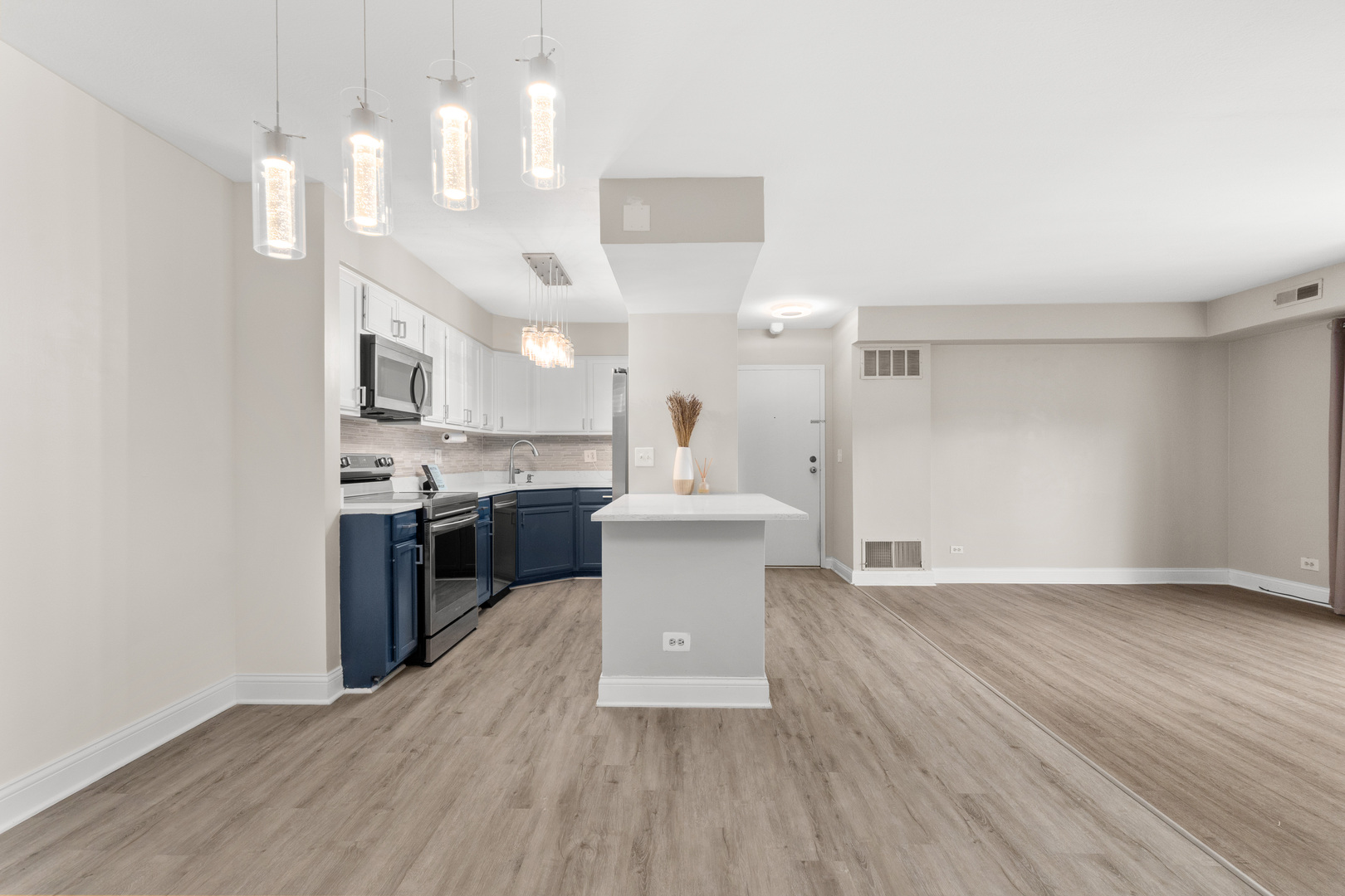 808 N RIVER Road Unit: 2A