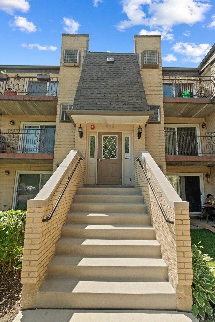 808 N RIVER Road Unit: 2A