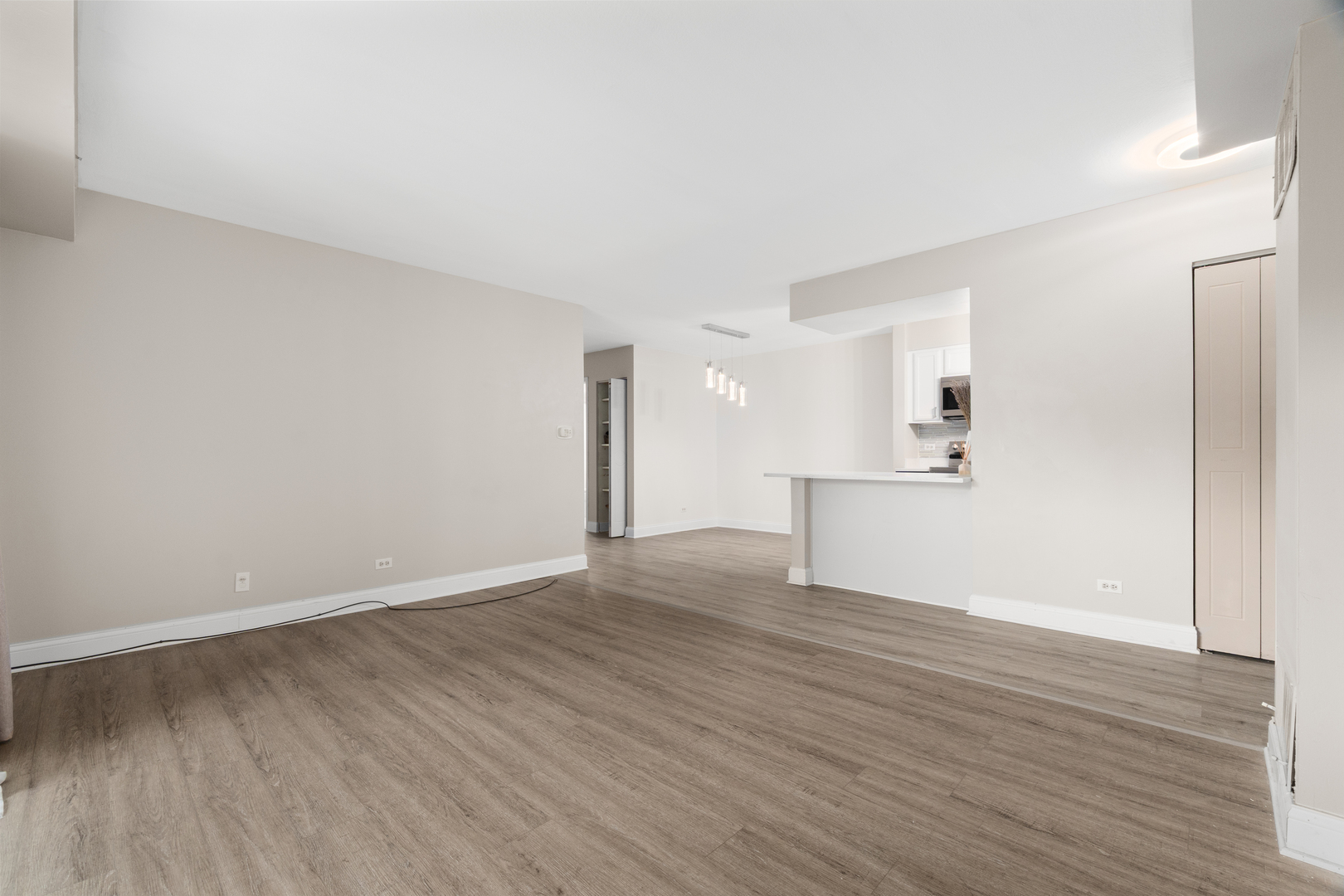 808 N RIVER Road Unit: 2A