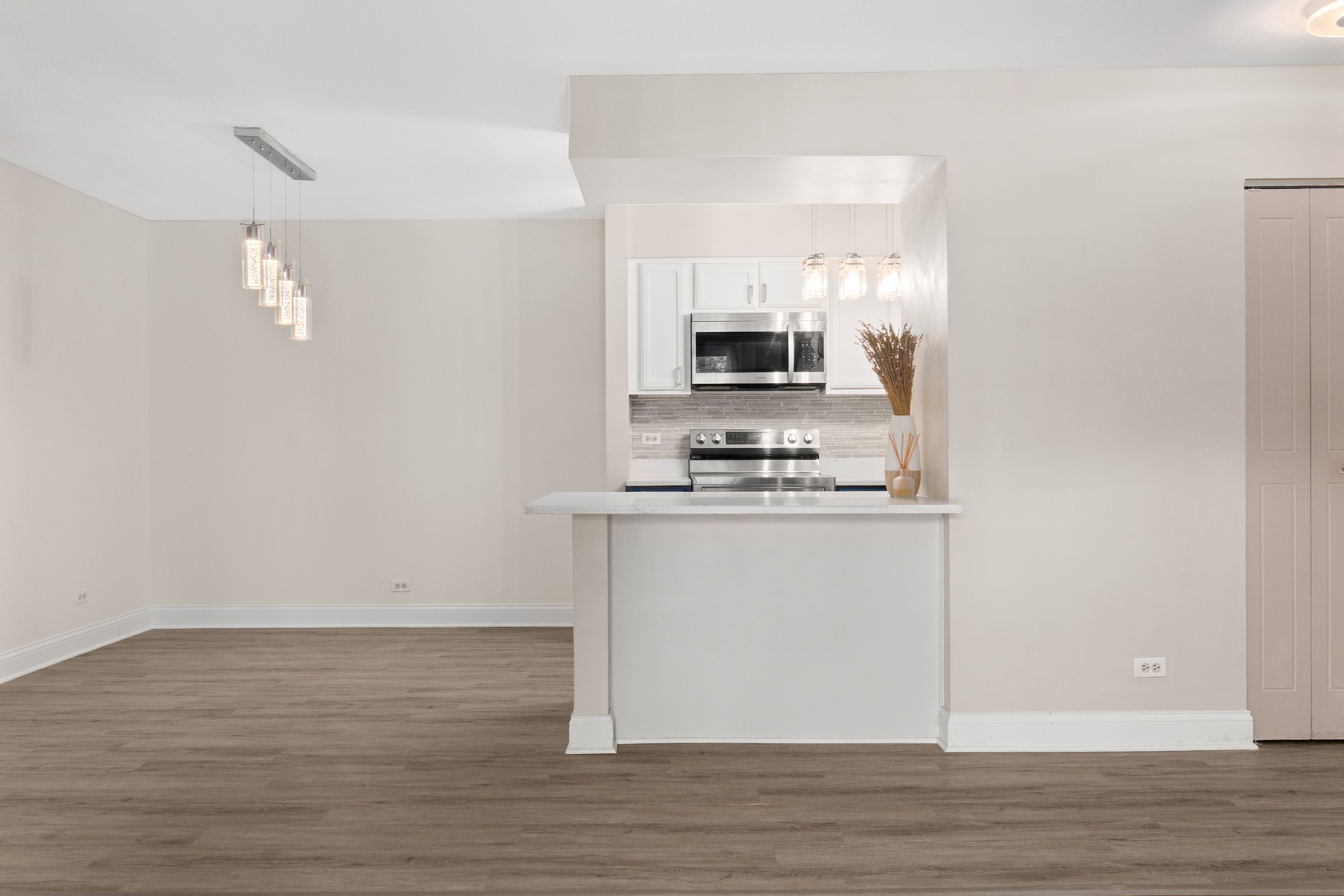 808 N RIVER Road Unit: 2A