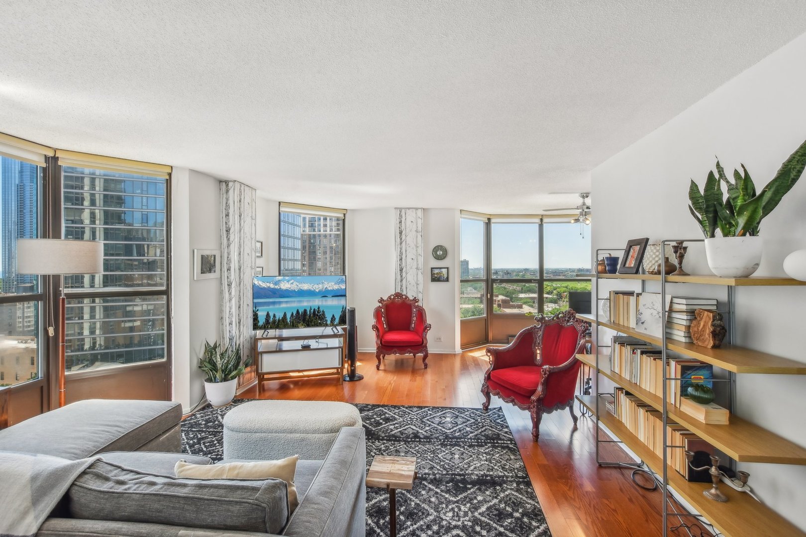 899 S PLYMOUTH Court Unit: 1408