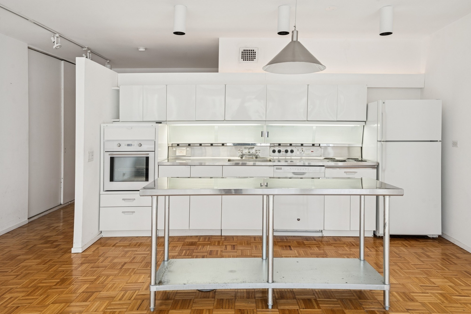 880 N LAKE SHORE Drive Unit: 6G