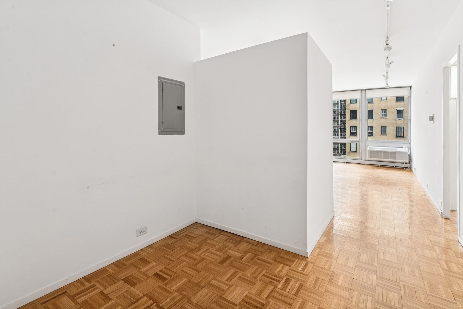 880 N LAKE SHORE Drive Unit: 6G