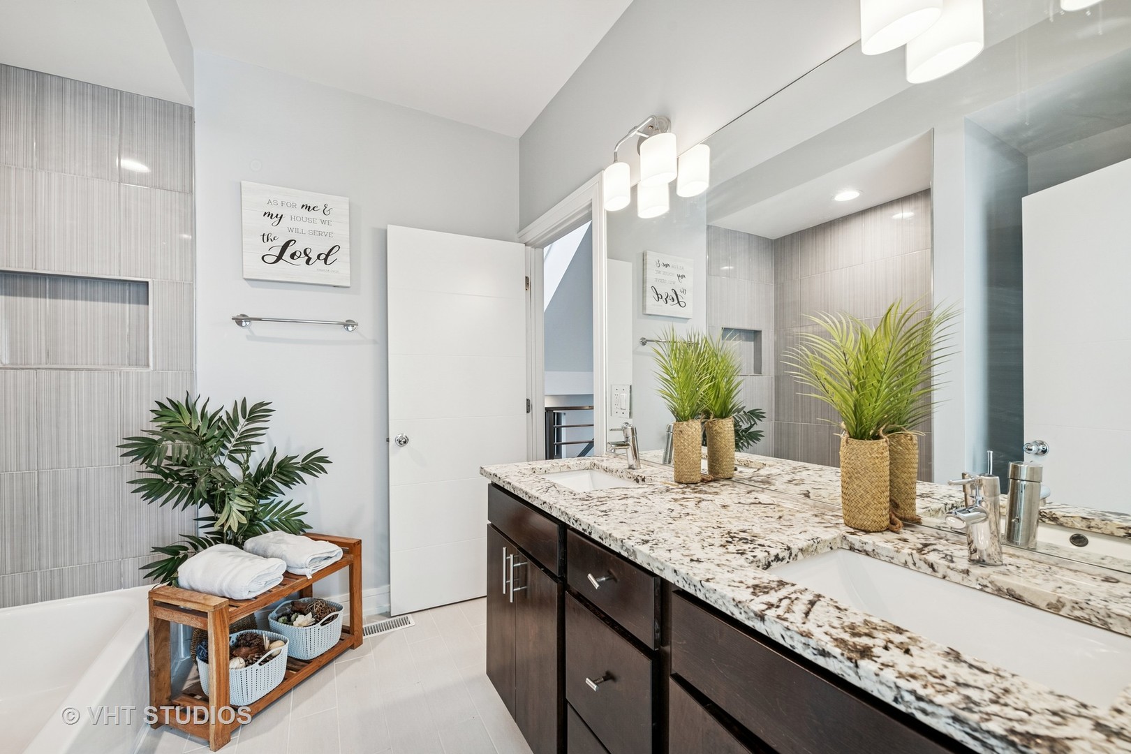 2503 N Maplewood Avenue