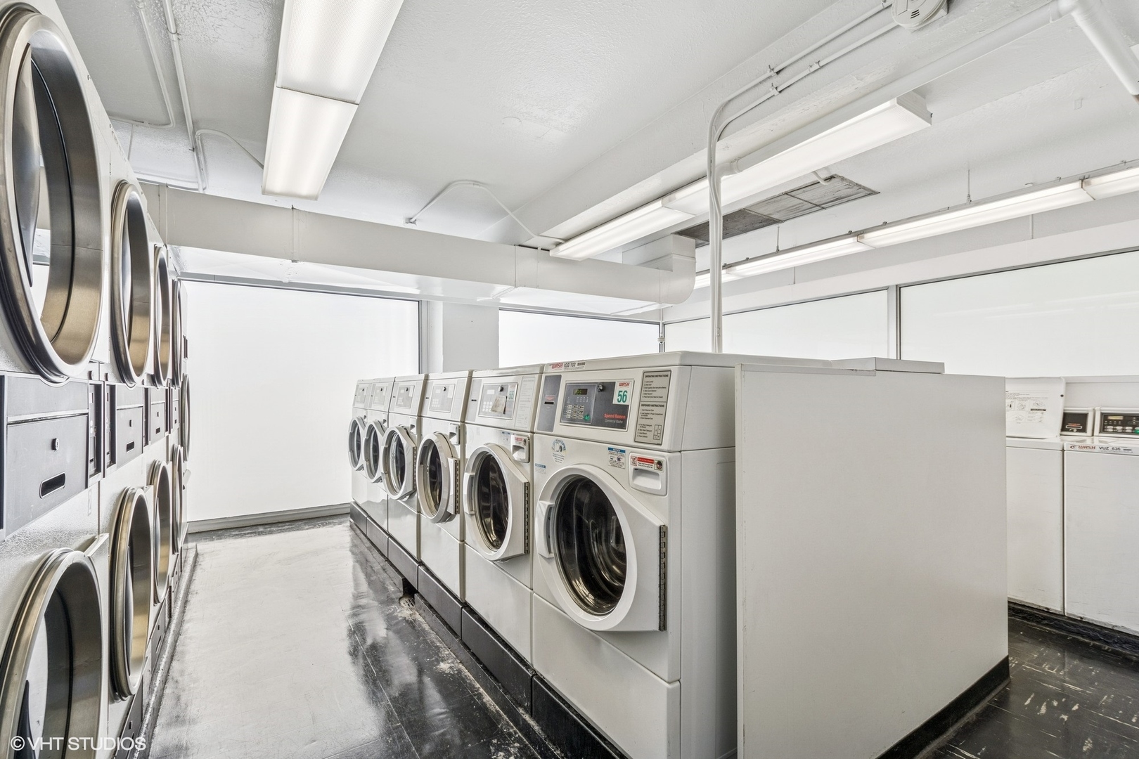 900 N Lake Shore Drive Unit: 2906