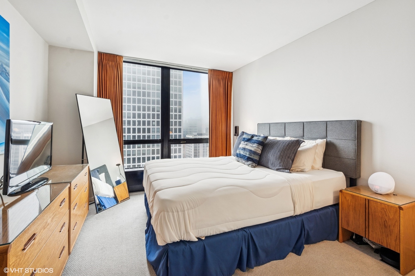 900 N Lake Shore Drive Unit: 2906