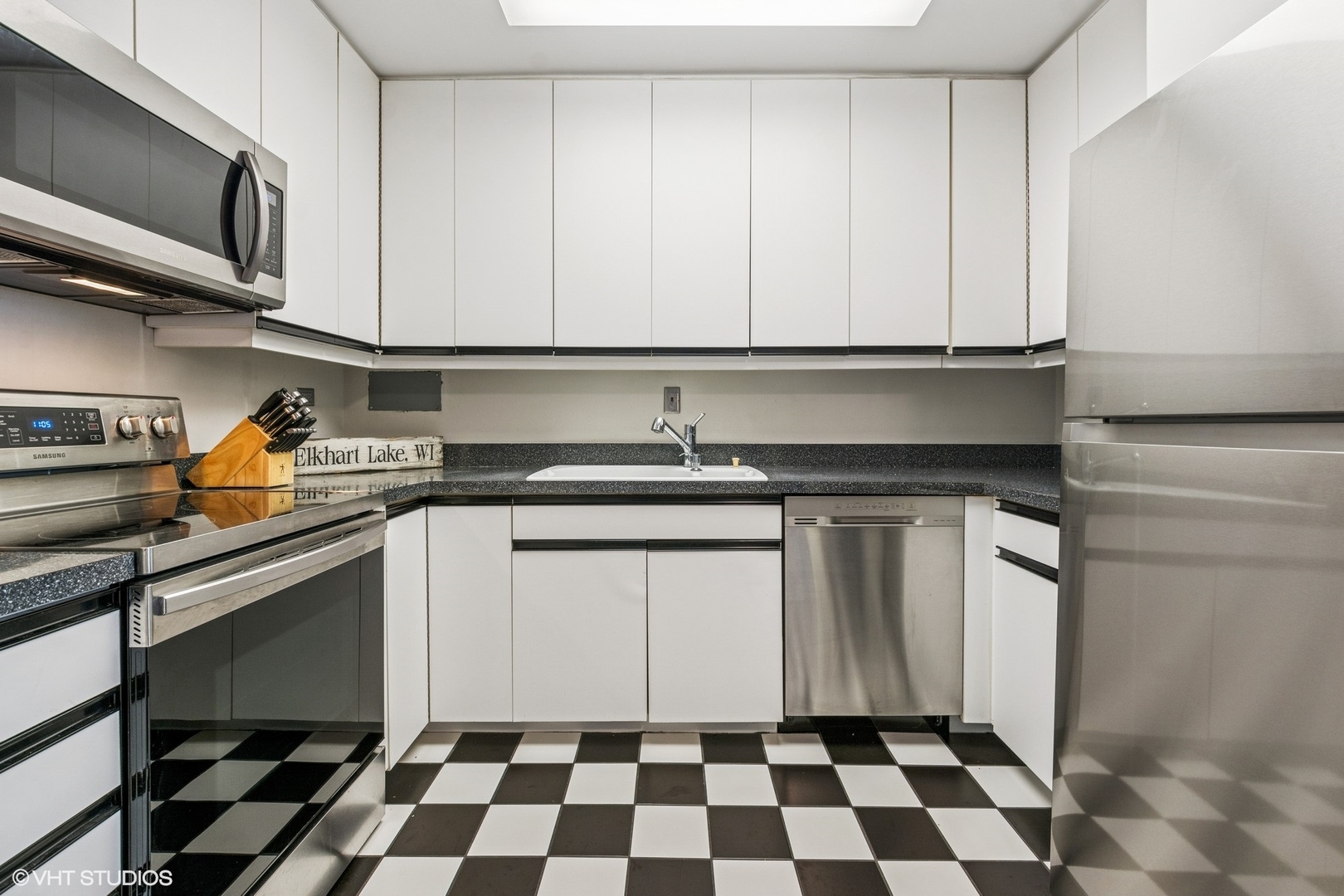 900 N Lake Shore Drive Unit: 2906