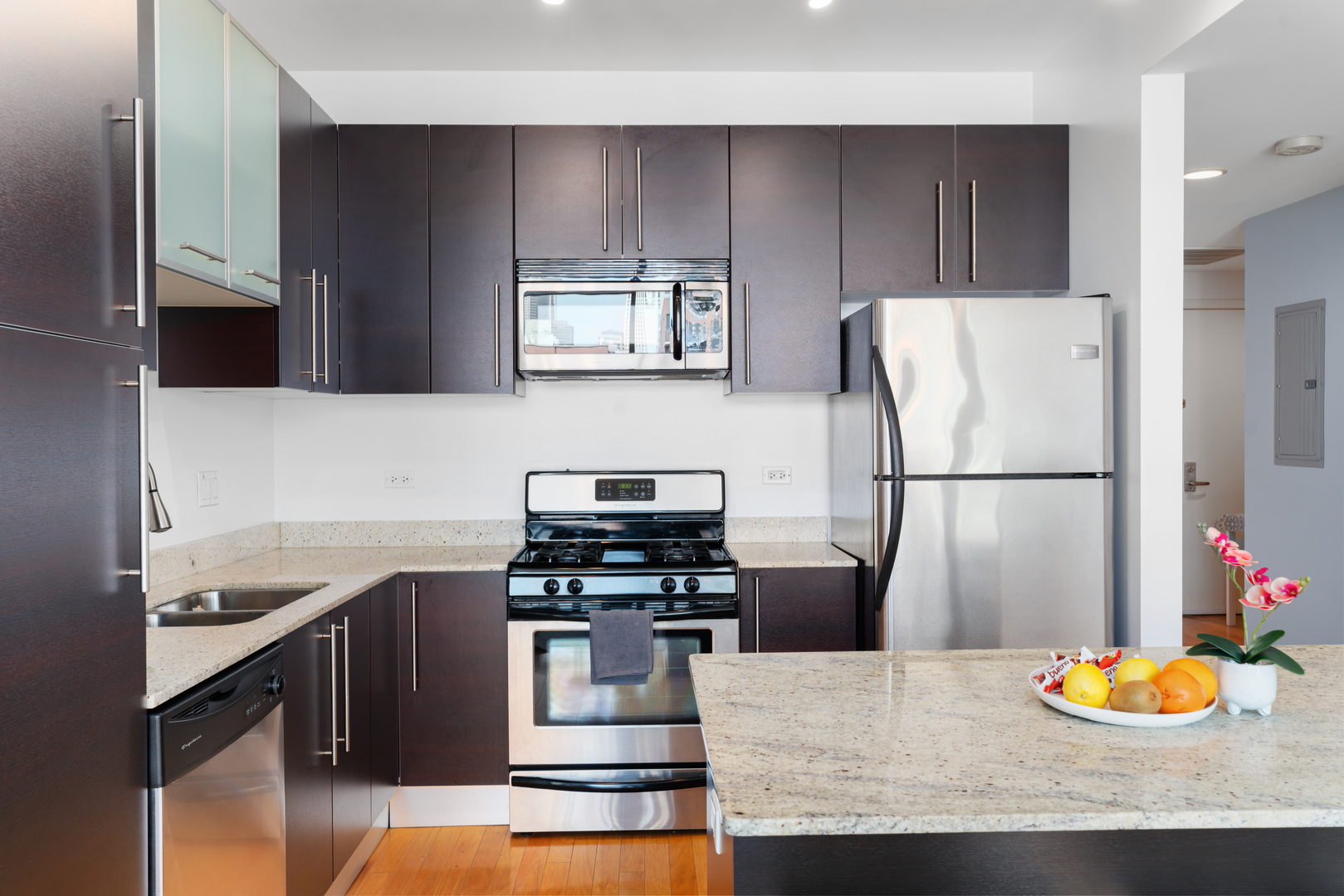 225 S Sangamon Street Unit: 802