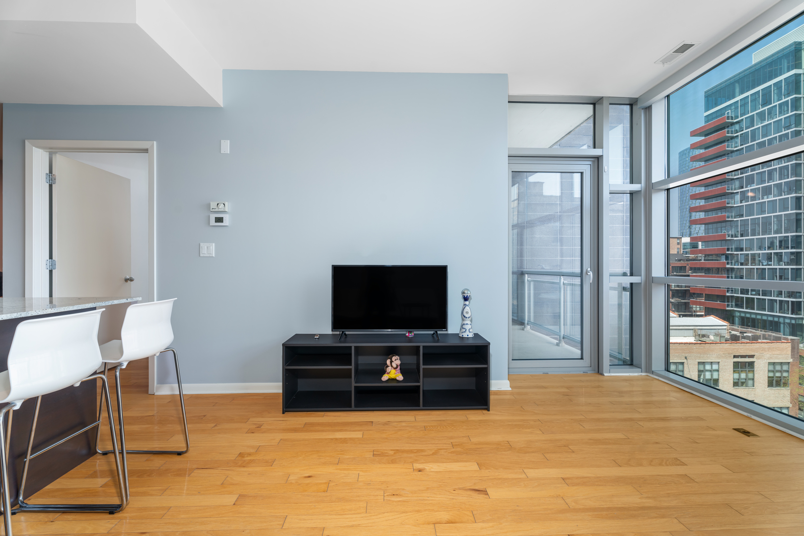 225 S Sangamon Street Unit: 802