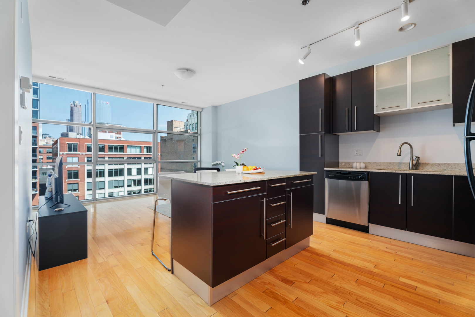 225 S Sangamon Street Unit: 802