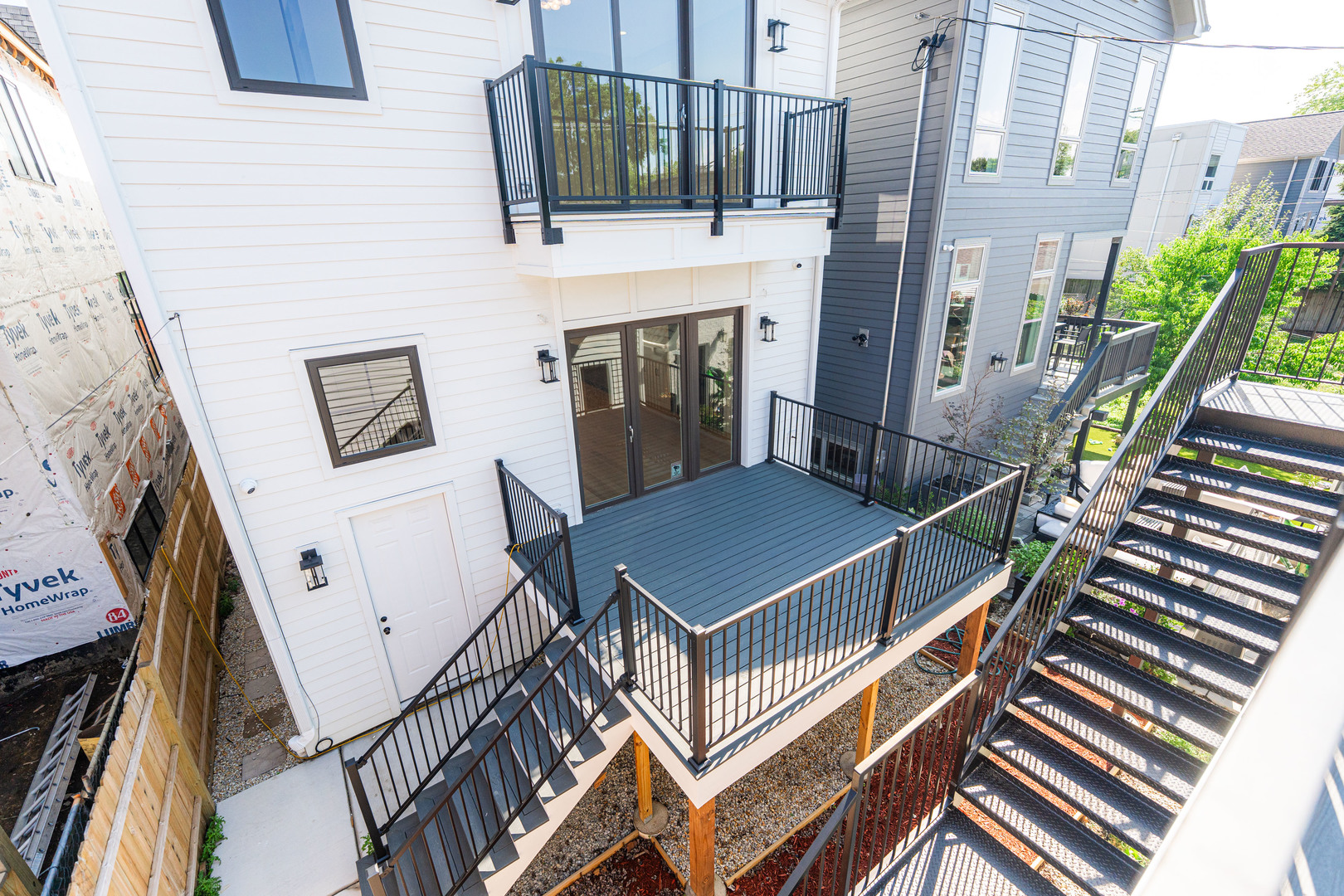 2218 W Oakdale Avenue