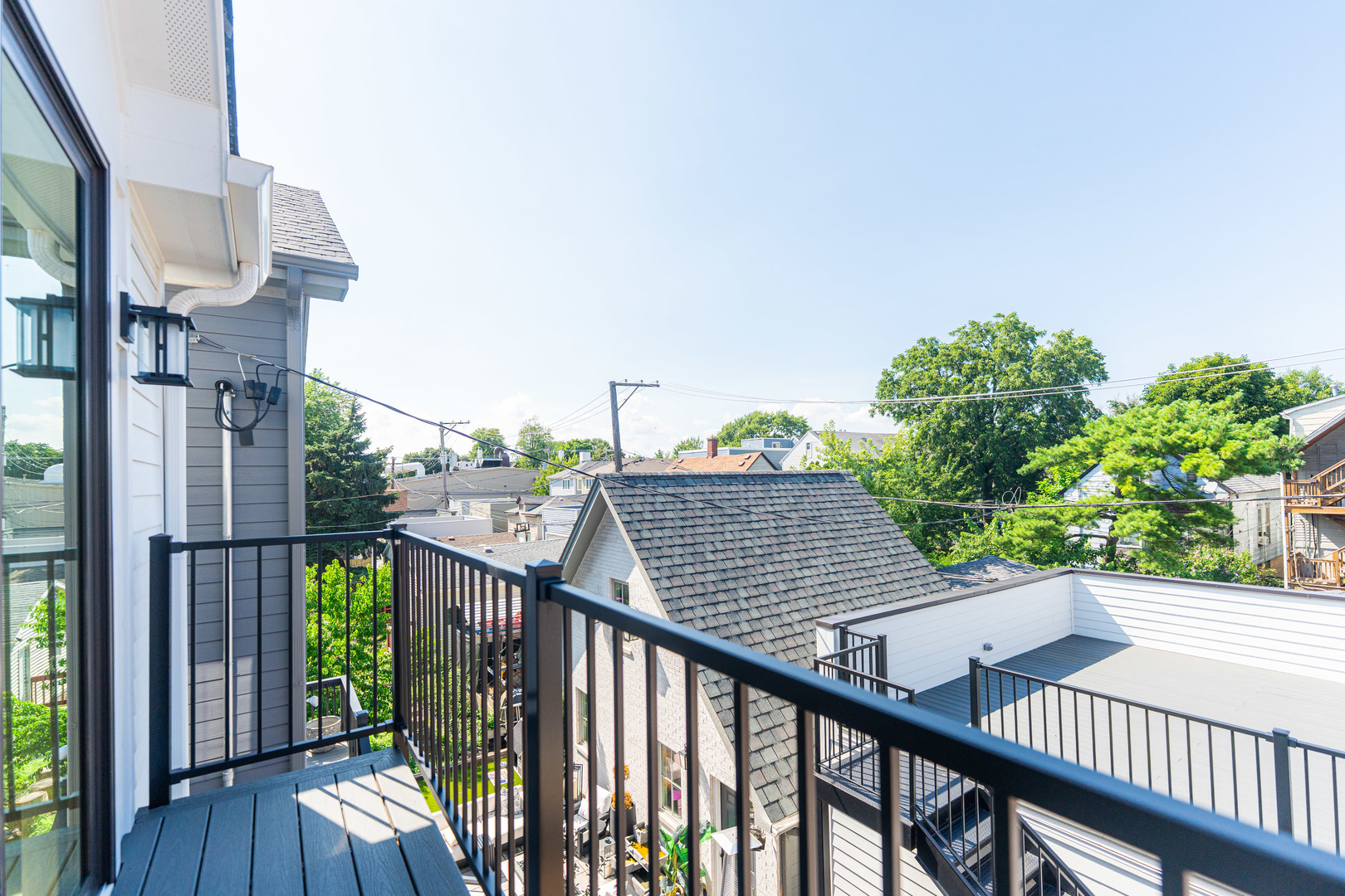 2218 W Oakdale Avenue