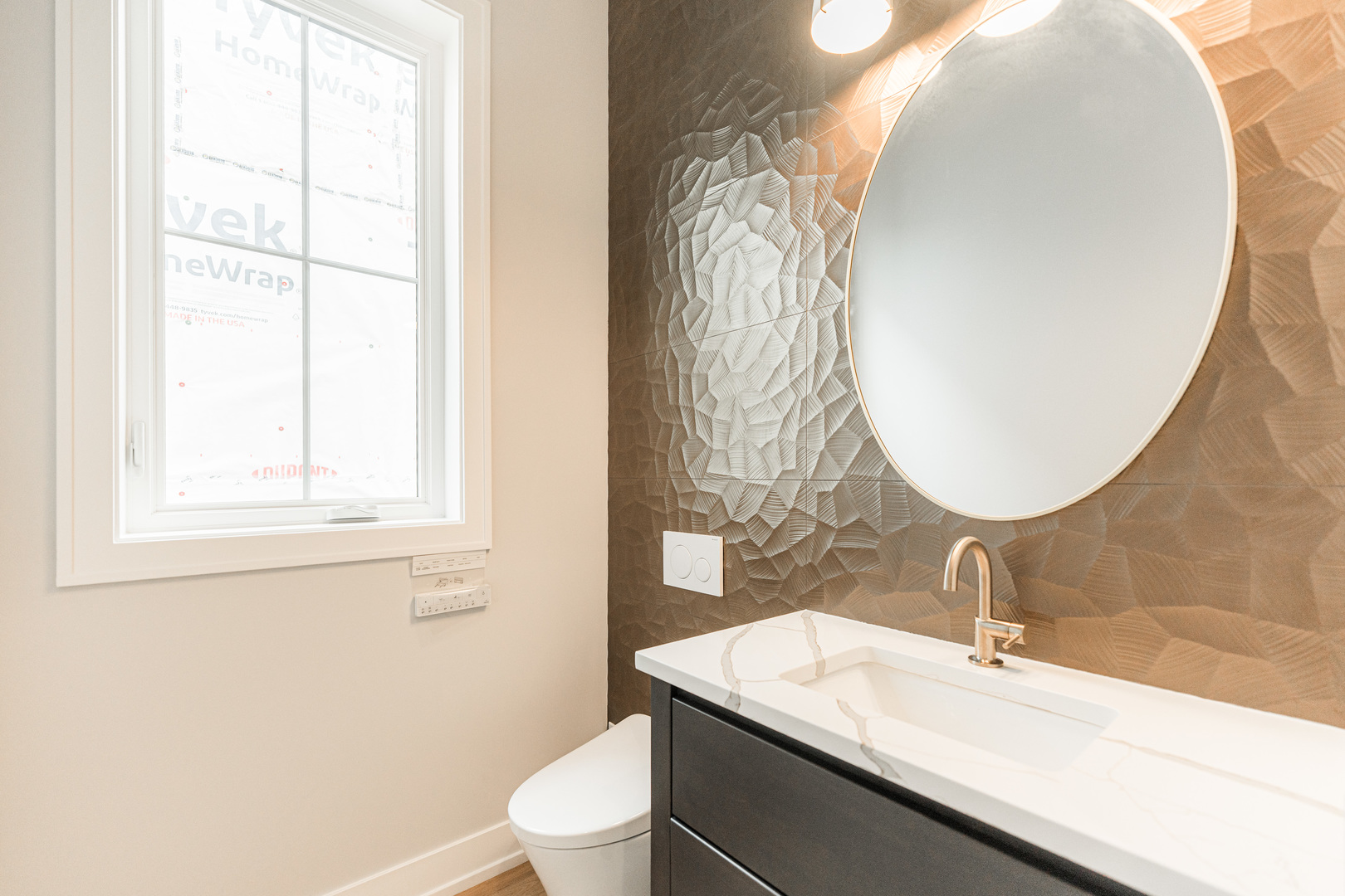 2218 W Oakdale Avenue