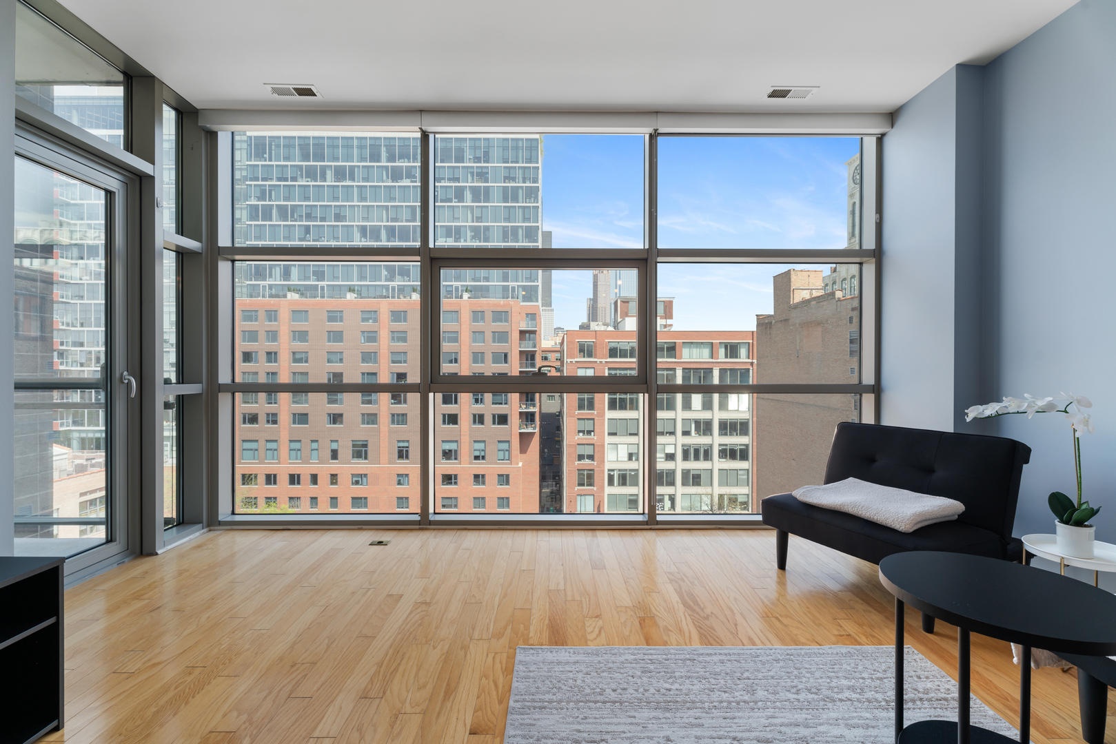 225 S Sangamon Street Unit: 802