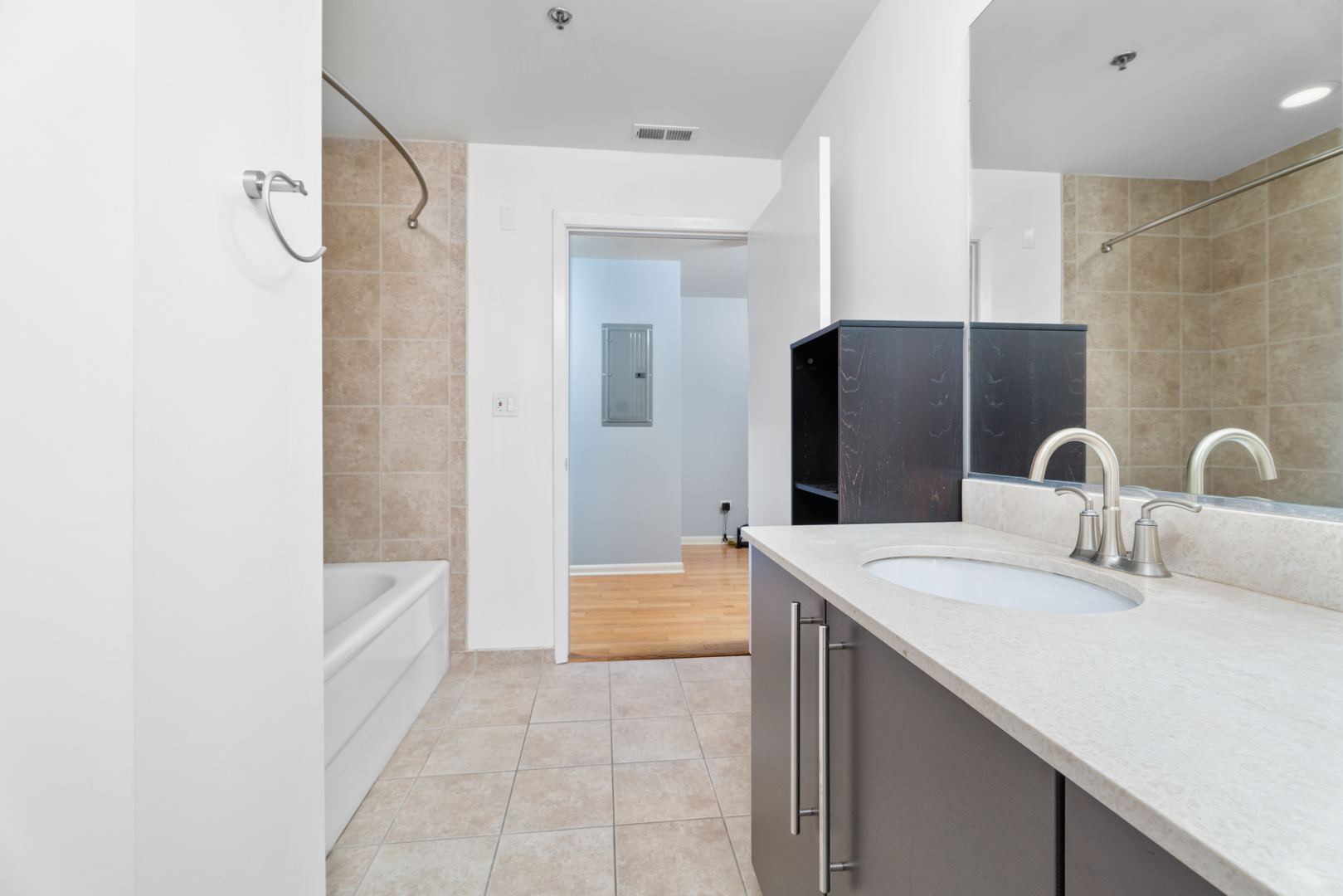 225 S Sangamon Street Unit: 802