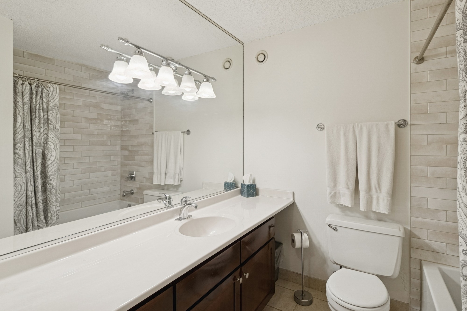 30 E HURON Street Unit: 2108