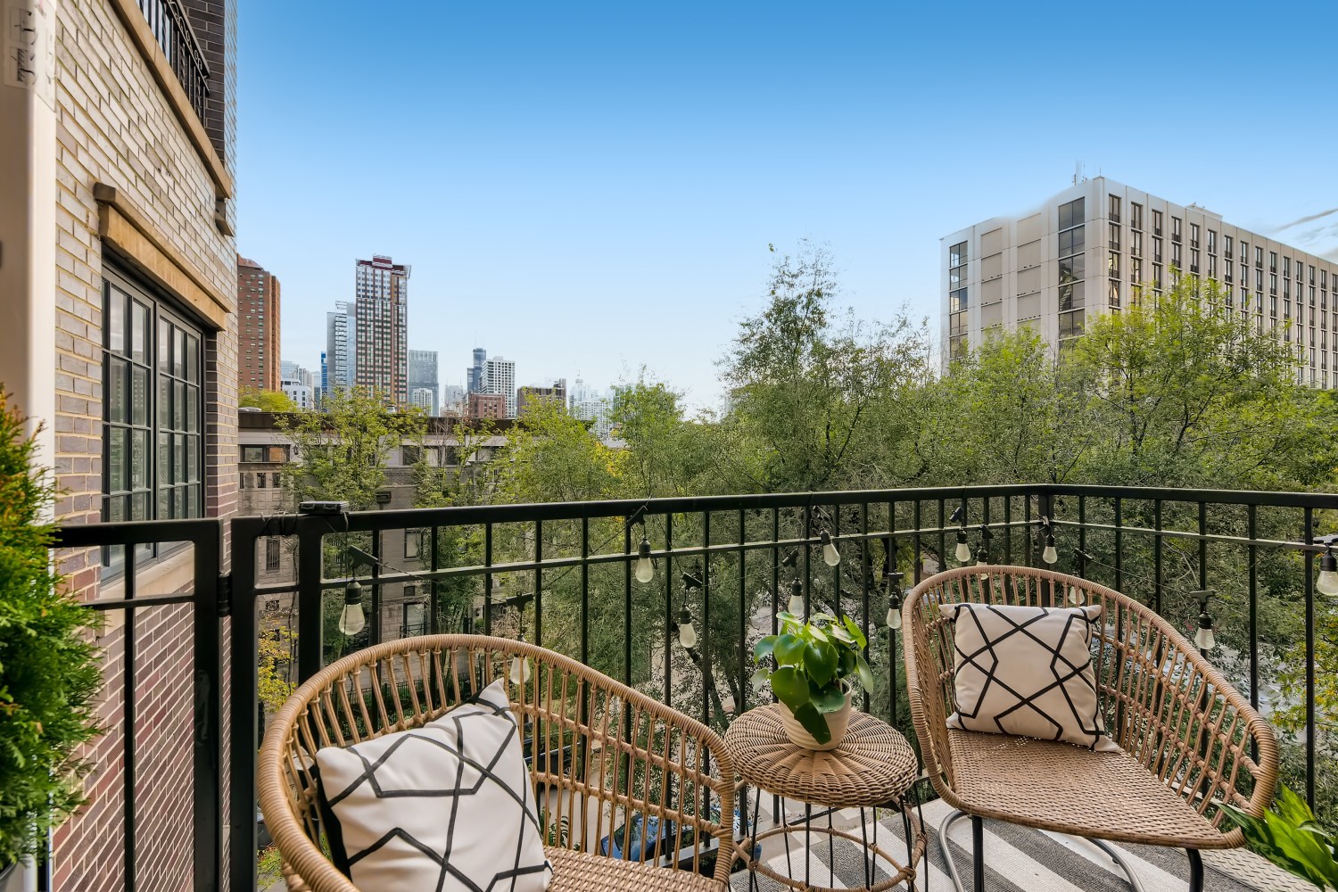 1003 N La Salle Drive Unit: 3