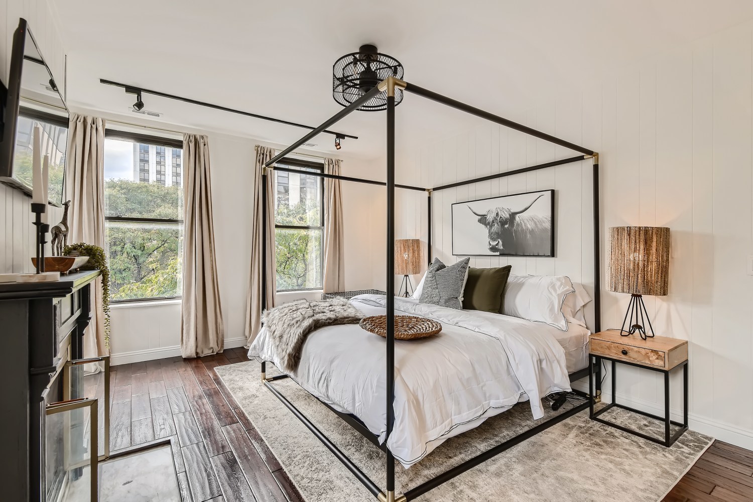 1003 N La Salle Drive Unit: 3