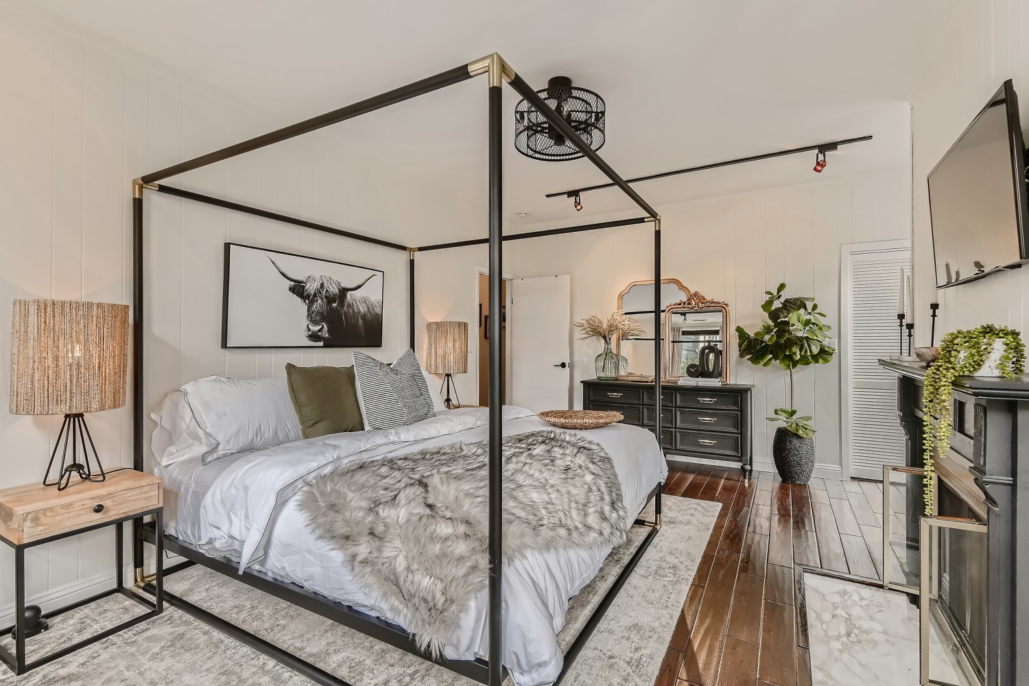1003 N La Salle Drive Unit: 3