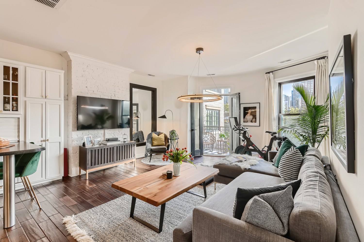 1003 N La Salle Drive Unit: 3