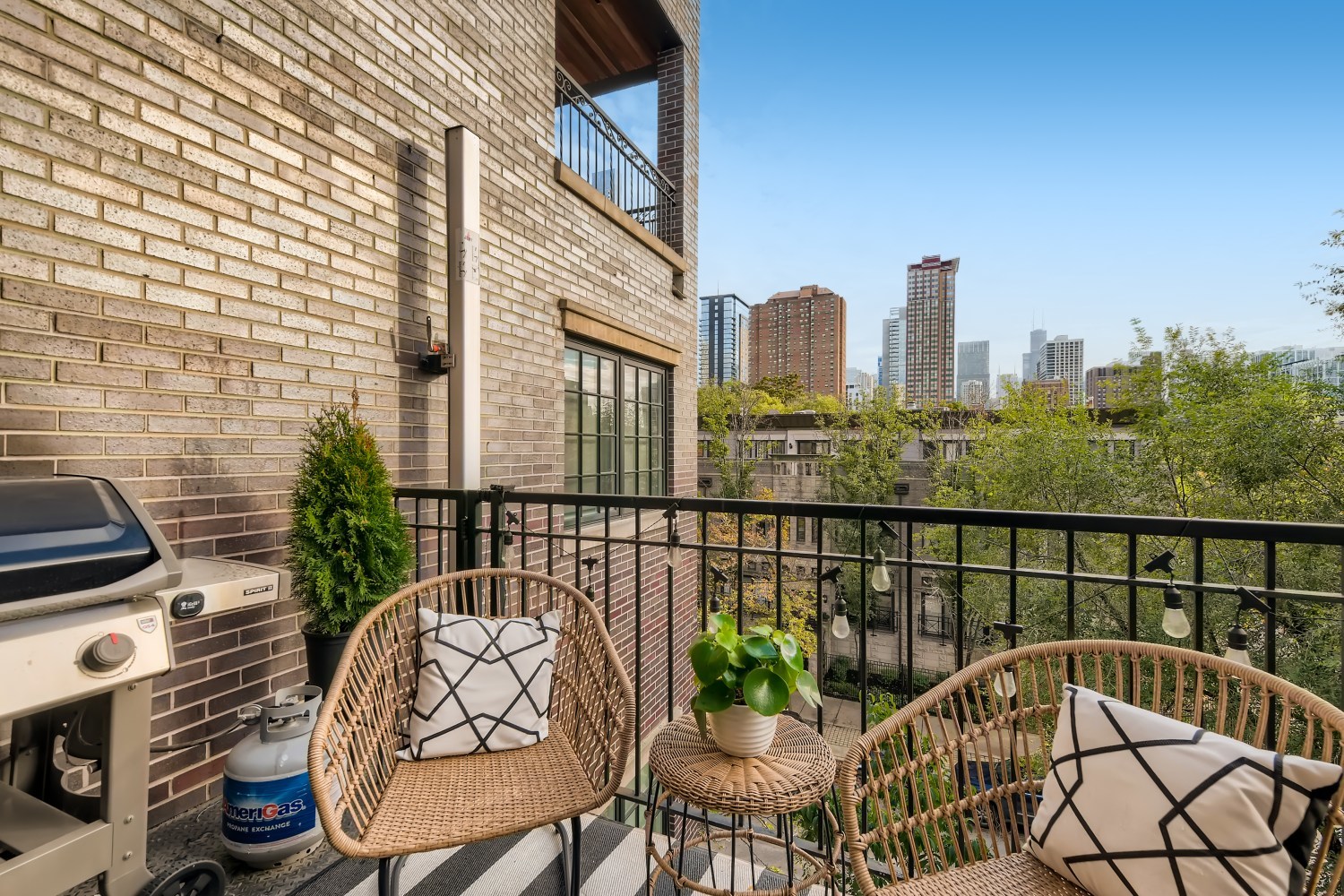 1003 N La Salle Drive Unit: 3