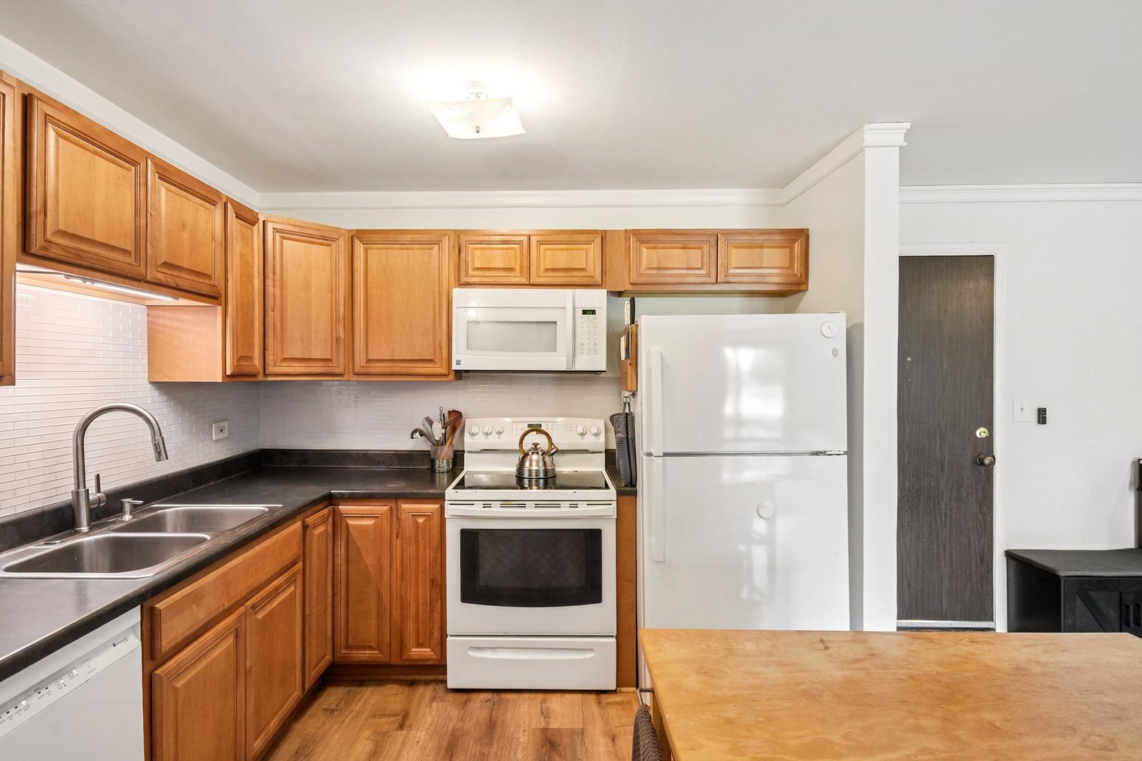 812 Thomas Avenue Unit: 5