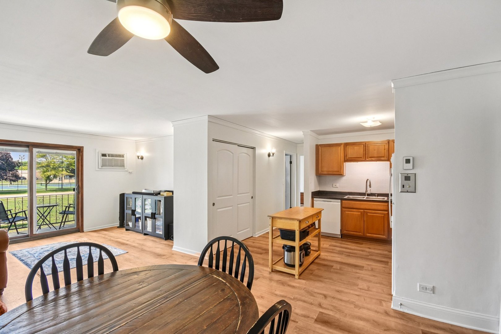 812 Thomas Avenue Unit: 5