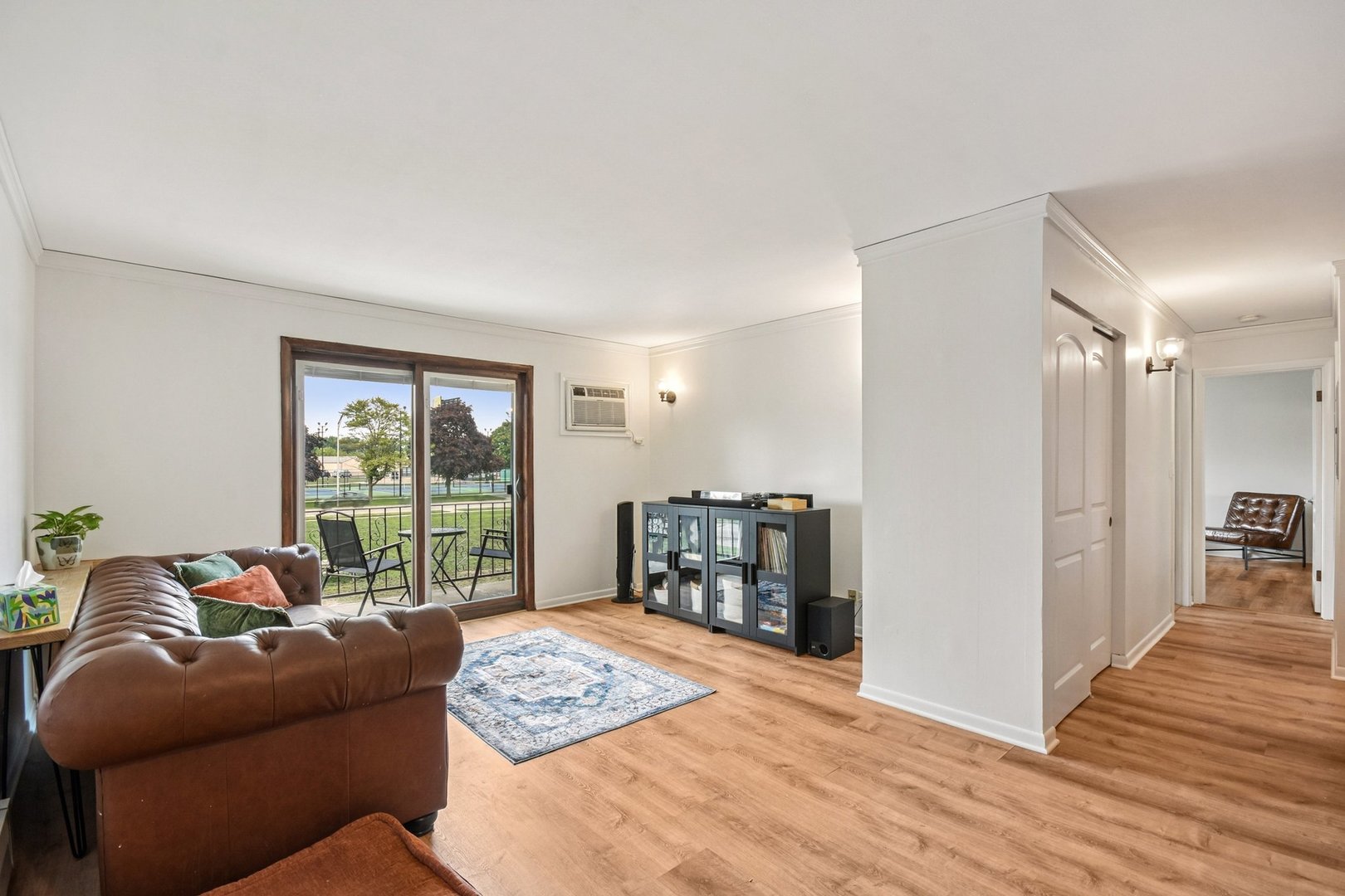 812 Thomas Avenue Unit: 5