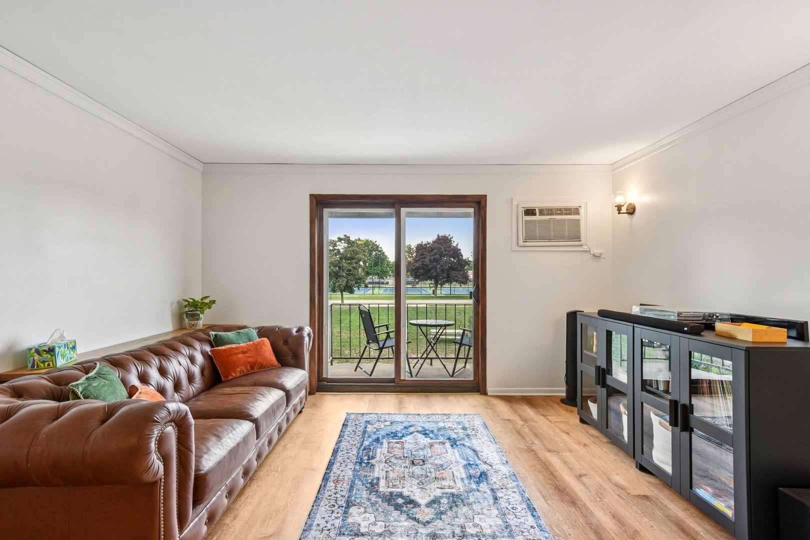 812 Thomas Avenue Unit: 5