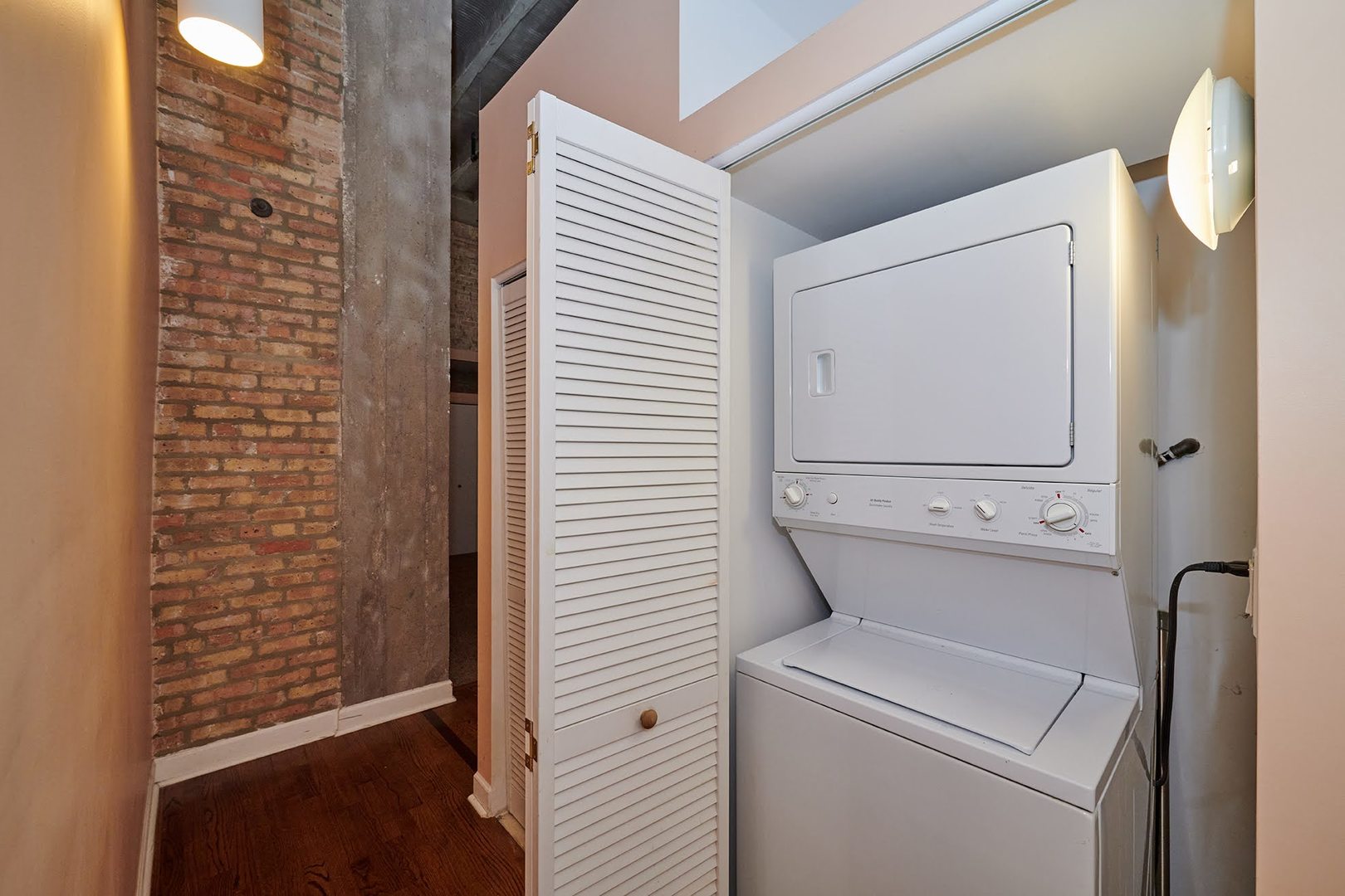 2545 S DEARBORN Street Unit: 323