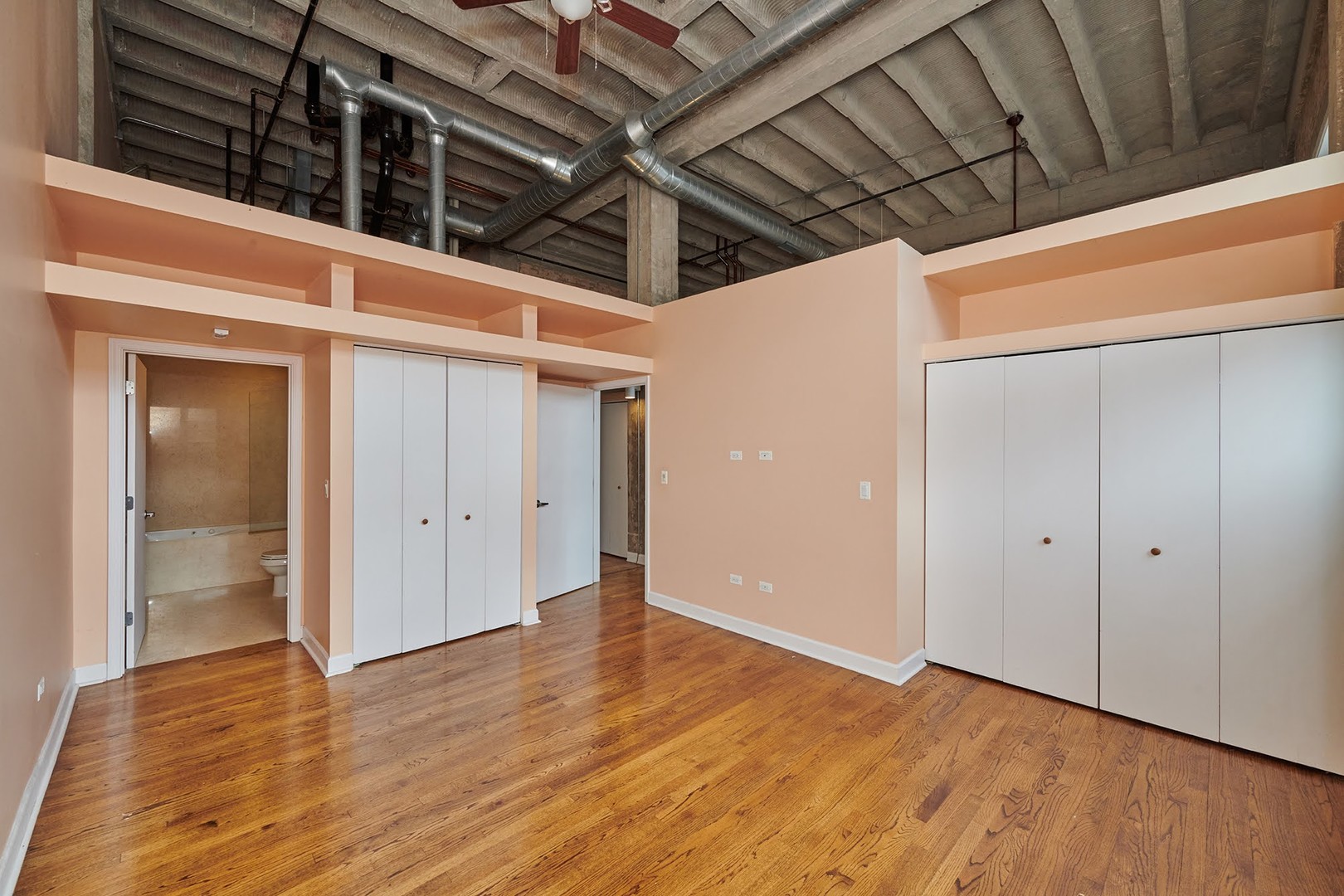 2545 S DEARBORN Street Unit: 323