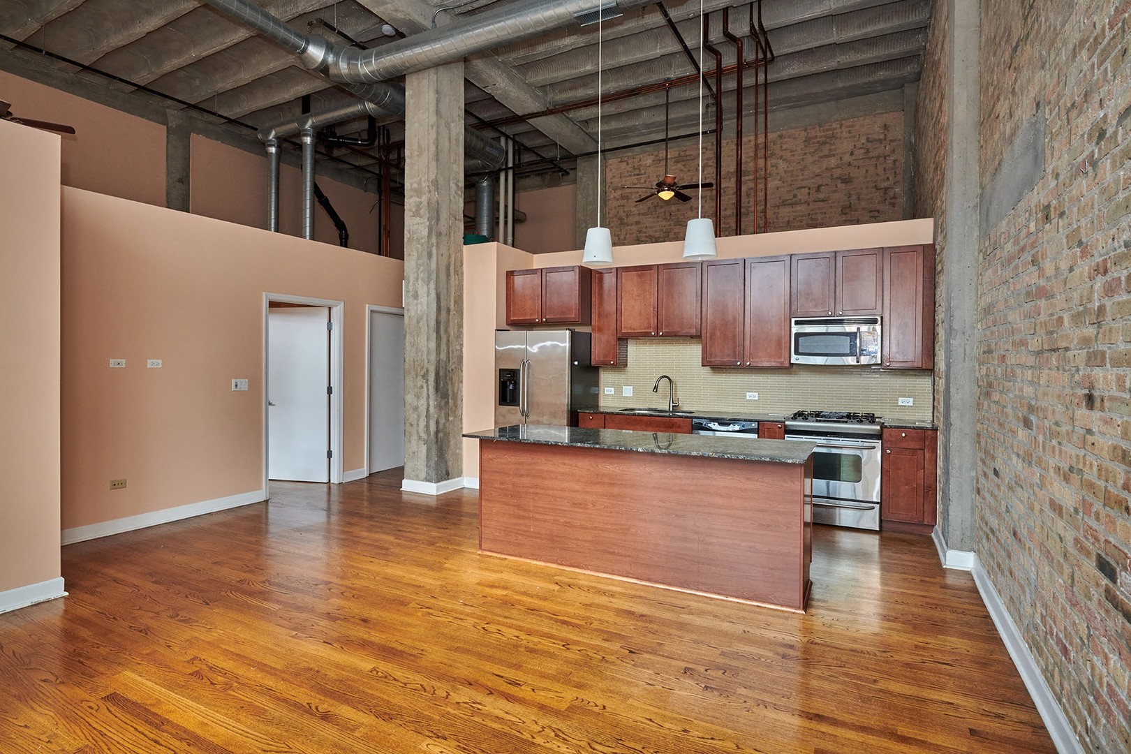 2545 S DEARBORN Street Unit: 323