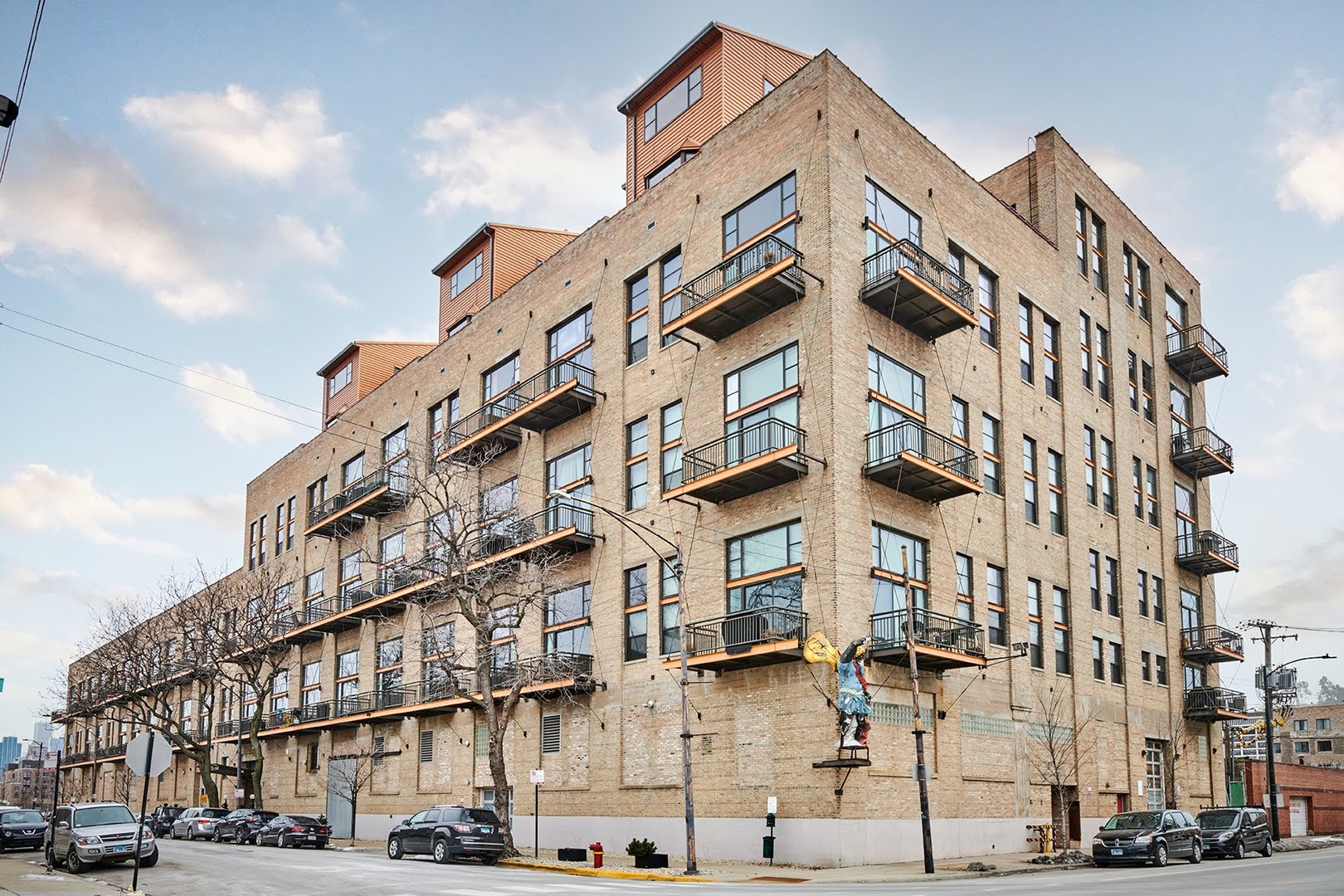 2545 S DEARBORN Street Unit: 323