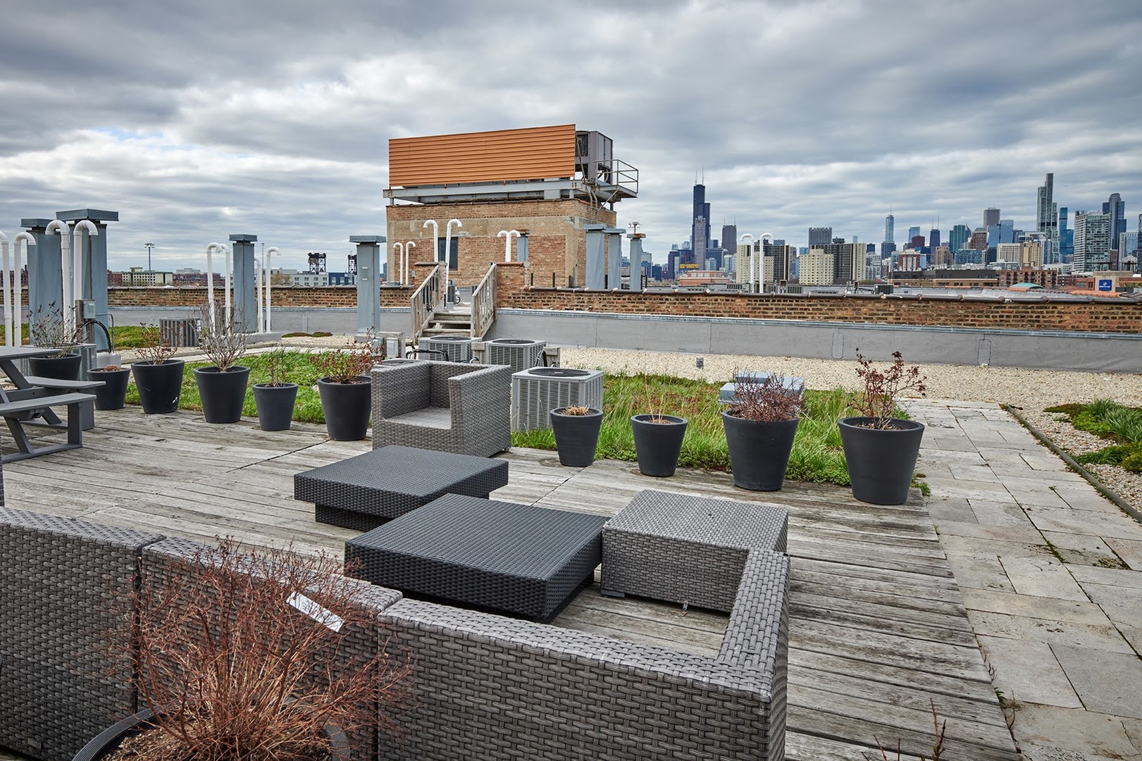 2545 S DEARBORN Street Unit: 323